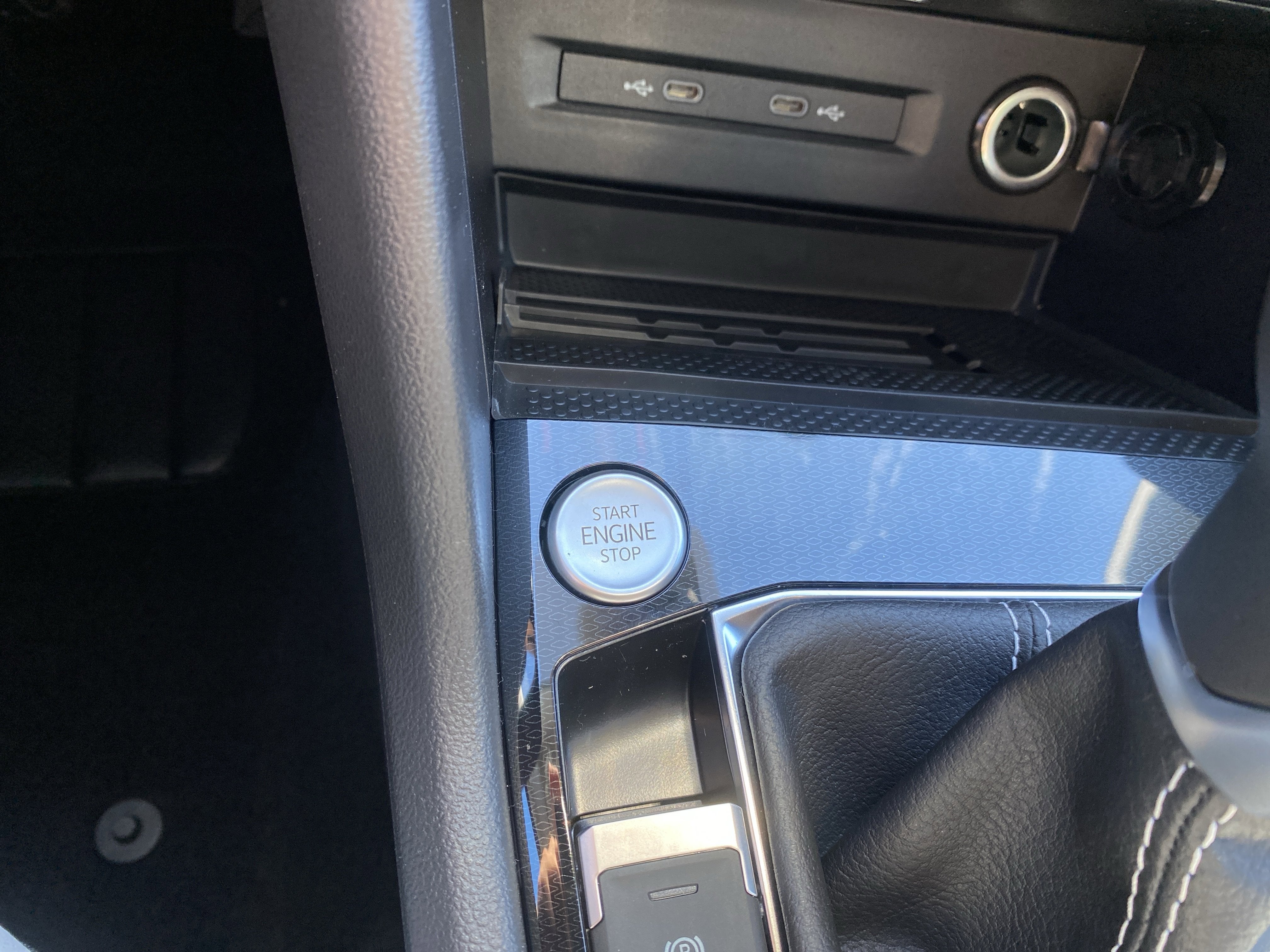 2025 Volkswagen Taos SE 4MOTION