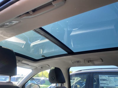 2025 Volkswagen Taos SE 4MOTION