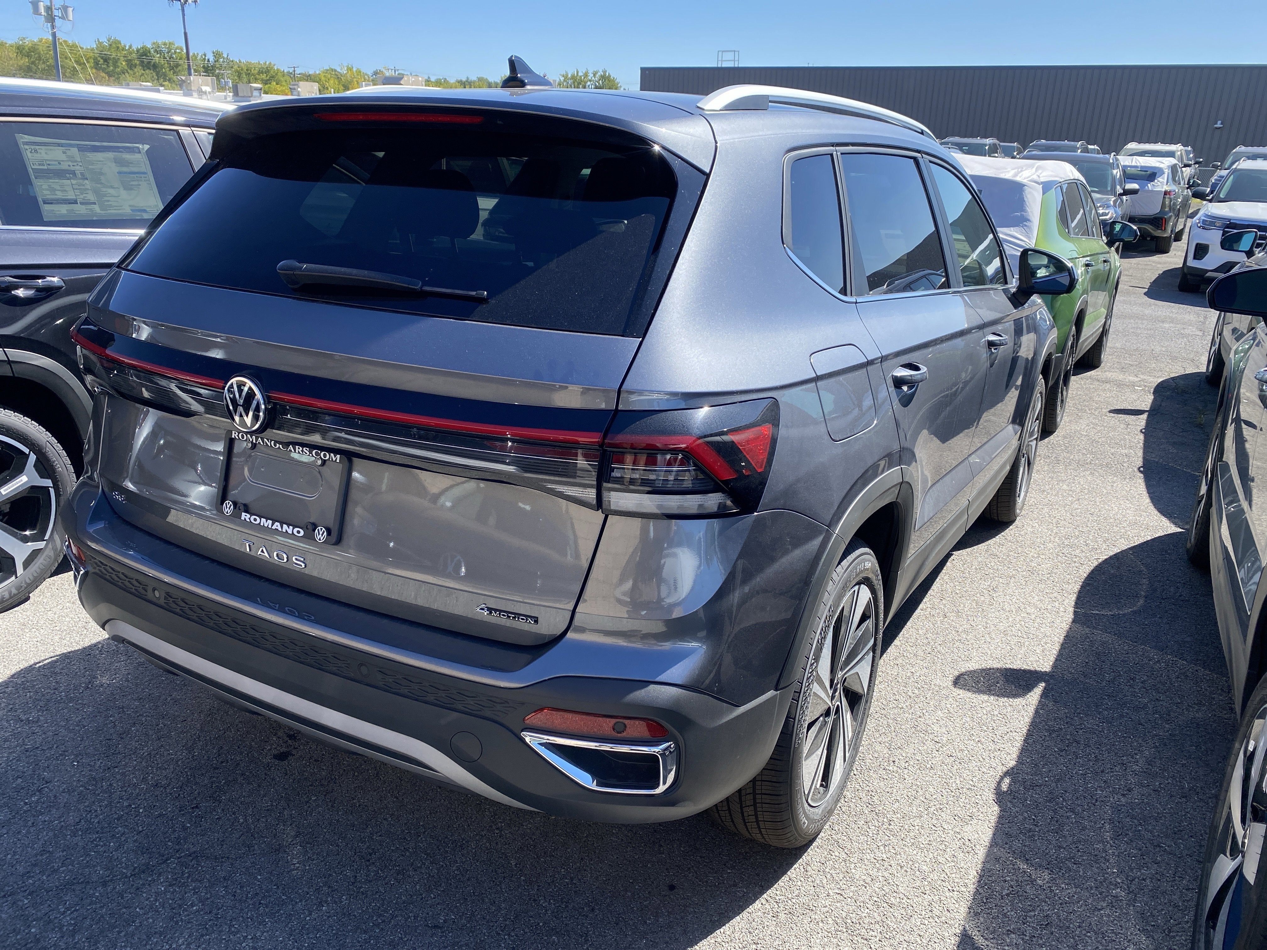 2025 Volkswagen Taos SE 4MOTION