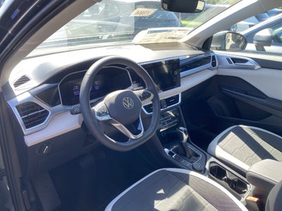 2025 Volkswagen Taos SE 4MOTION