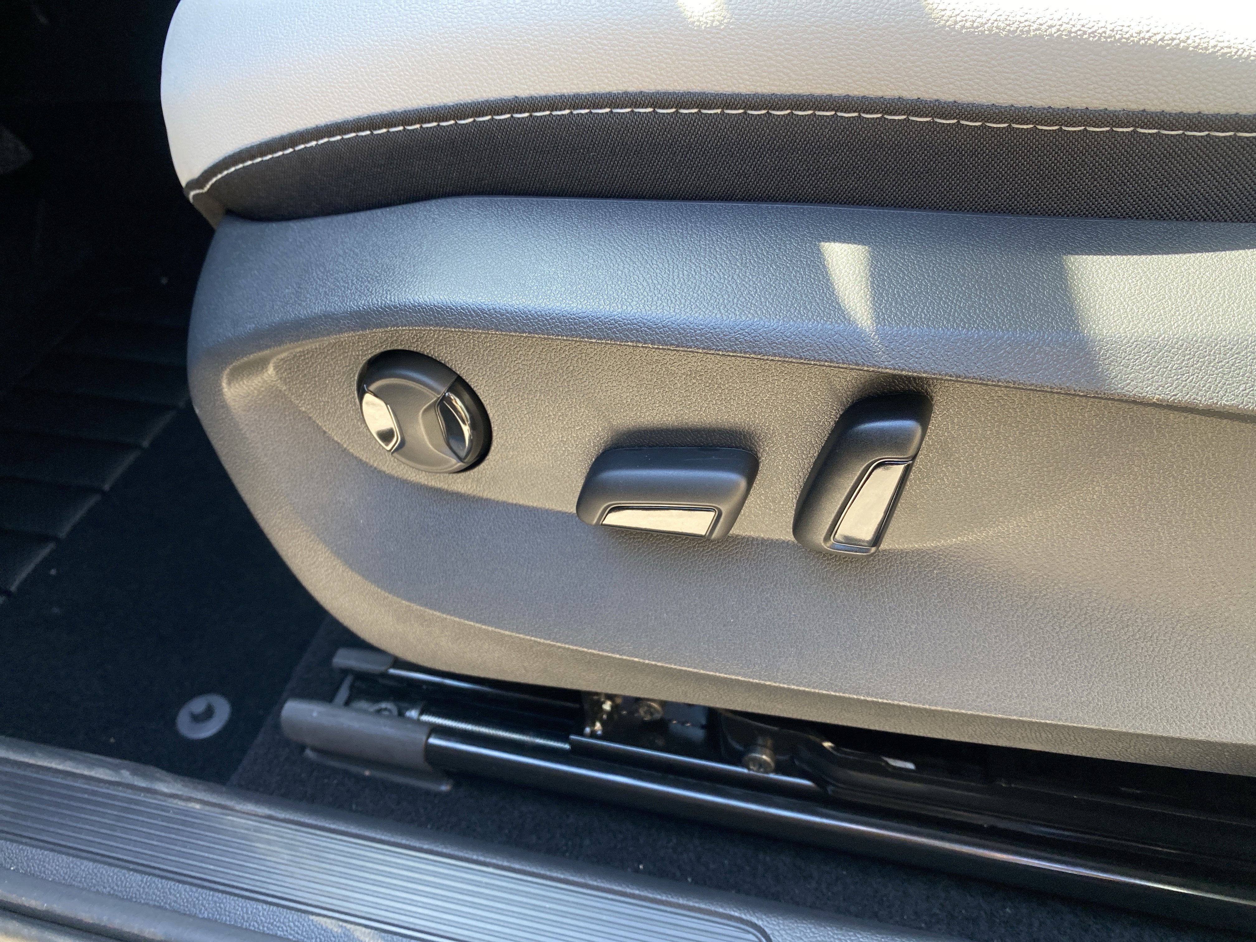 2025 Volkswagen Taos SE 4MOTION