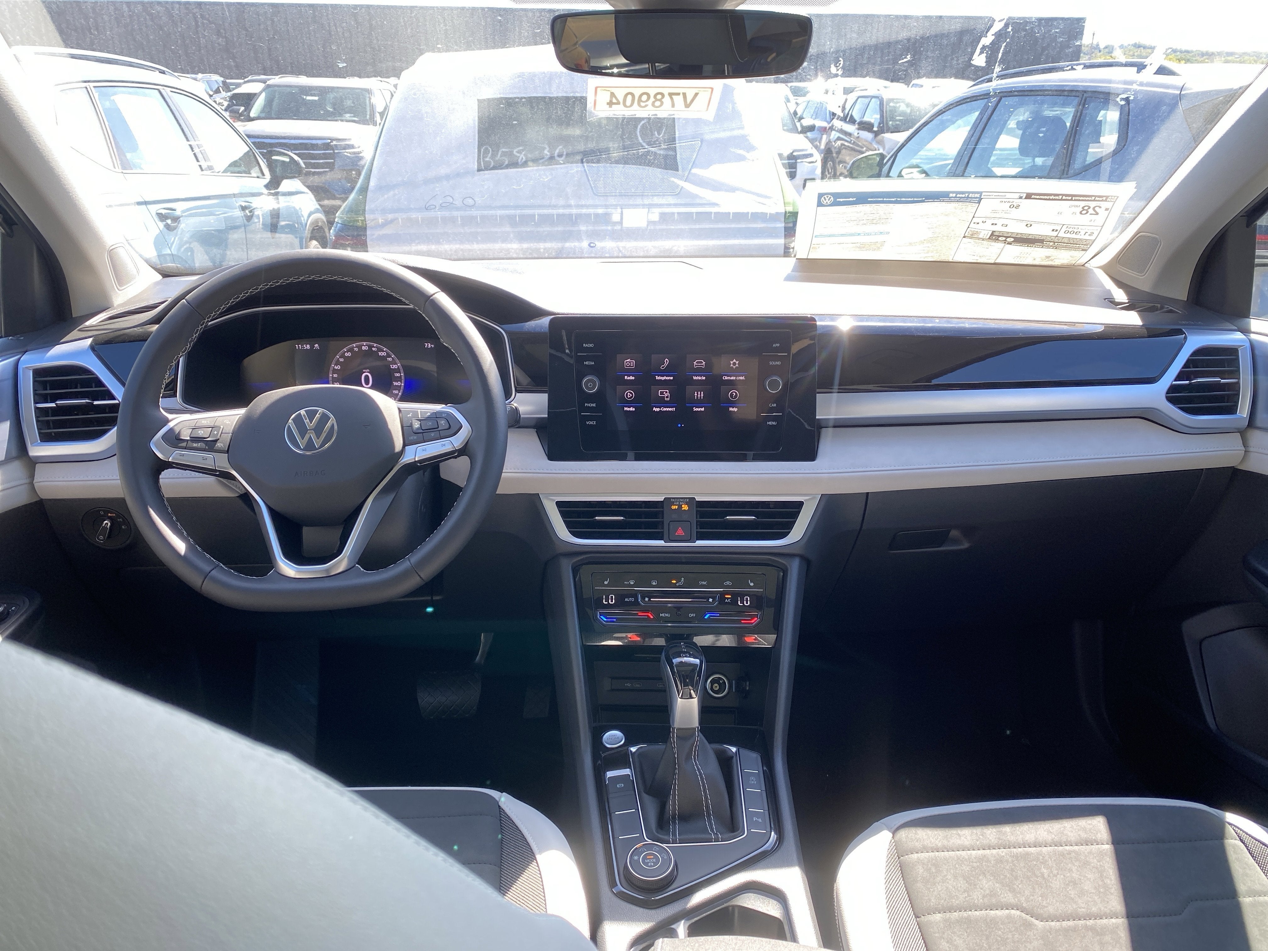 2025 Volkswagen Taos SE 4MOTION