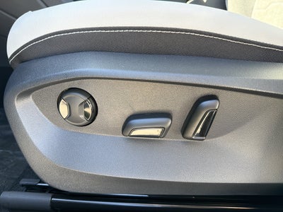 2027 Volkswagen Taos SE 4MOTION