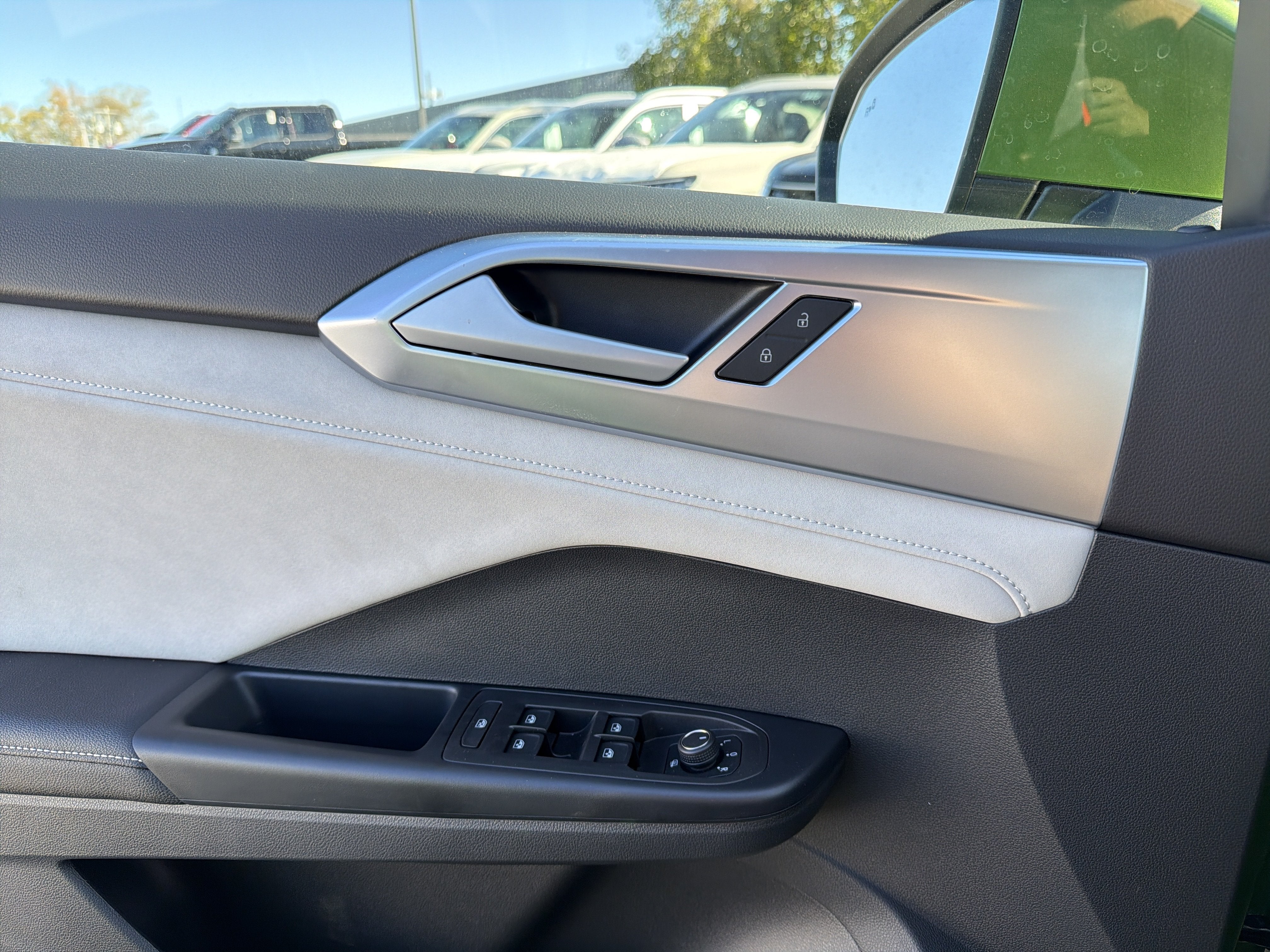 2027 Volkswagen Taos SE 4MOTION
