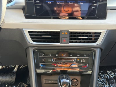 2027 Volkswagen Taos SE 4MOTION