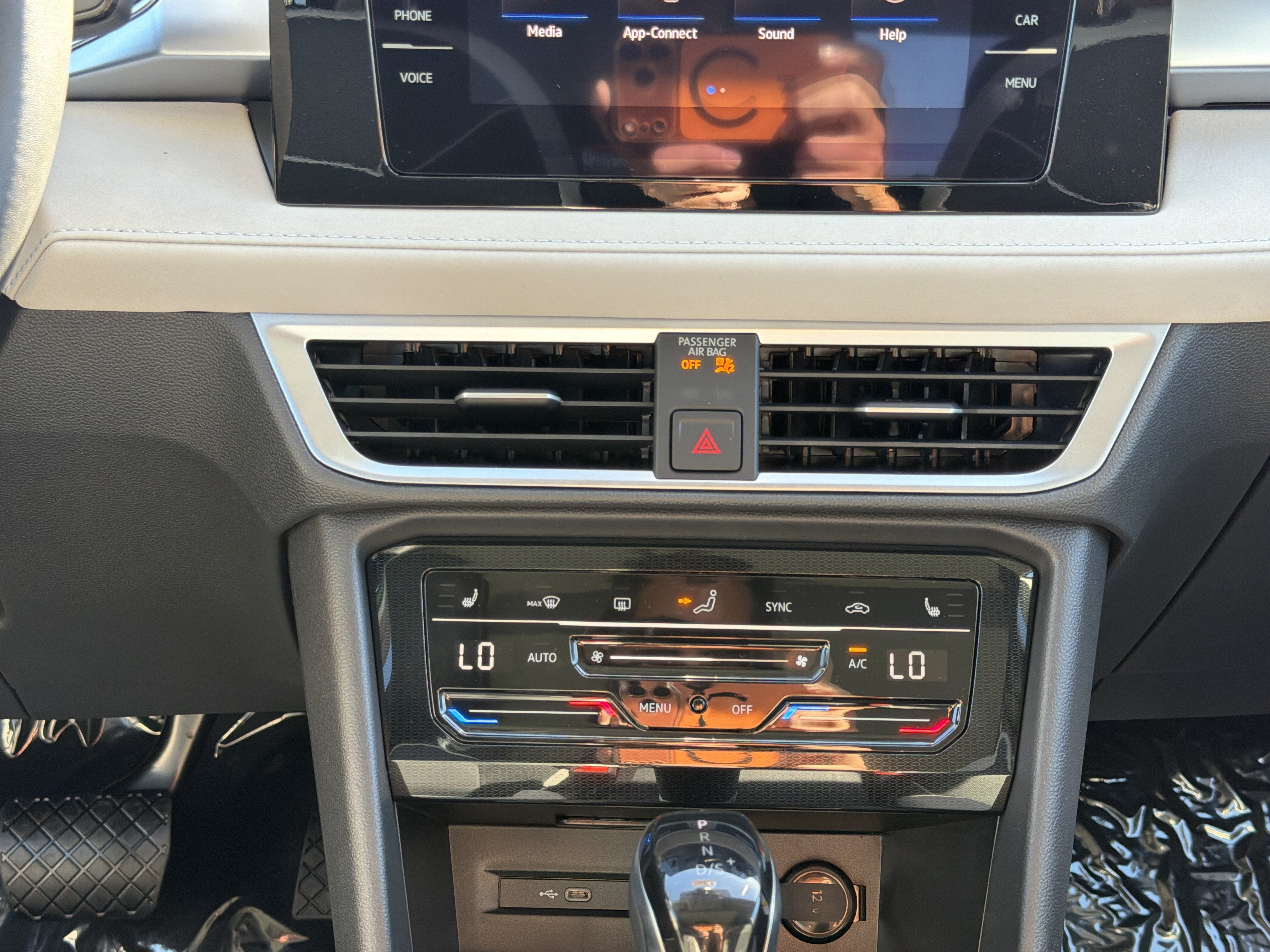 2027 Volkswagen Taos SE 4MOTION