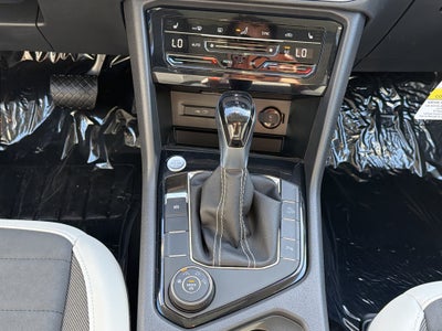 2027 Volkswagen Taos SE 4MOTION