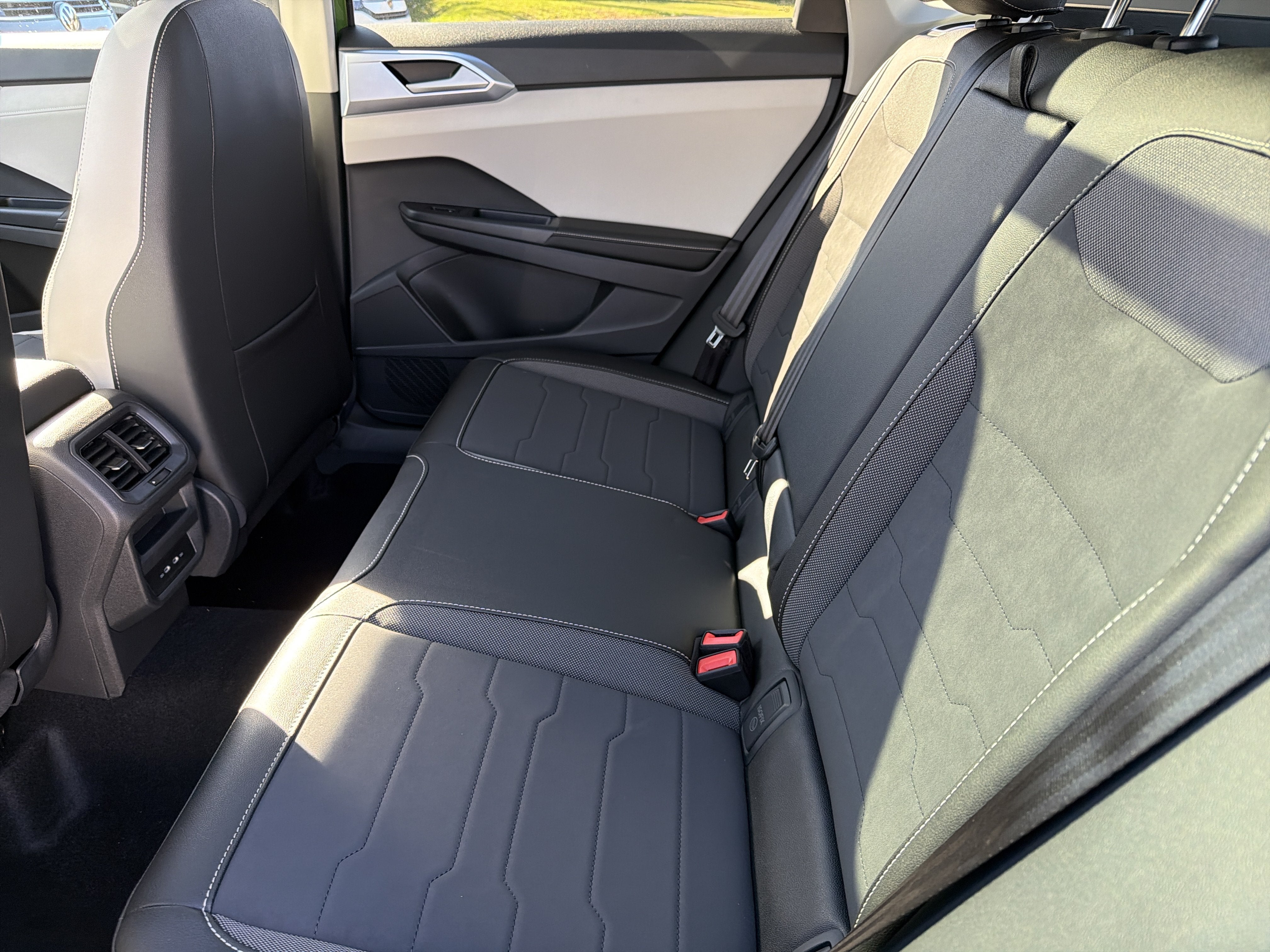 2027 Volkswagen Taos SE 4MOTION