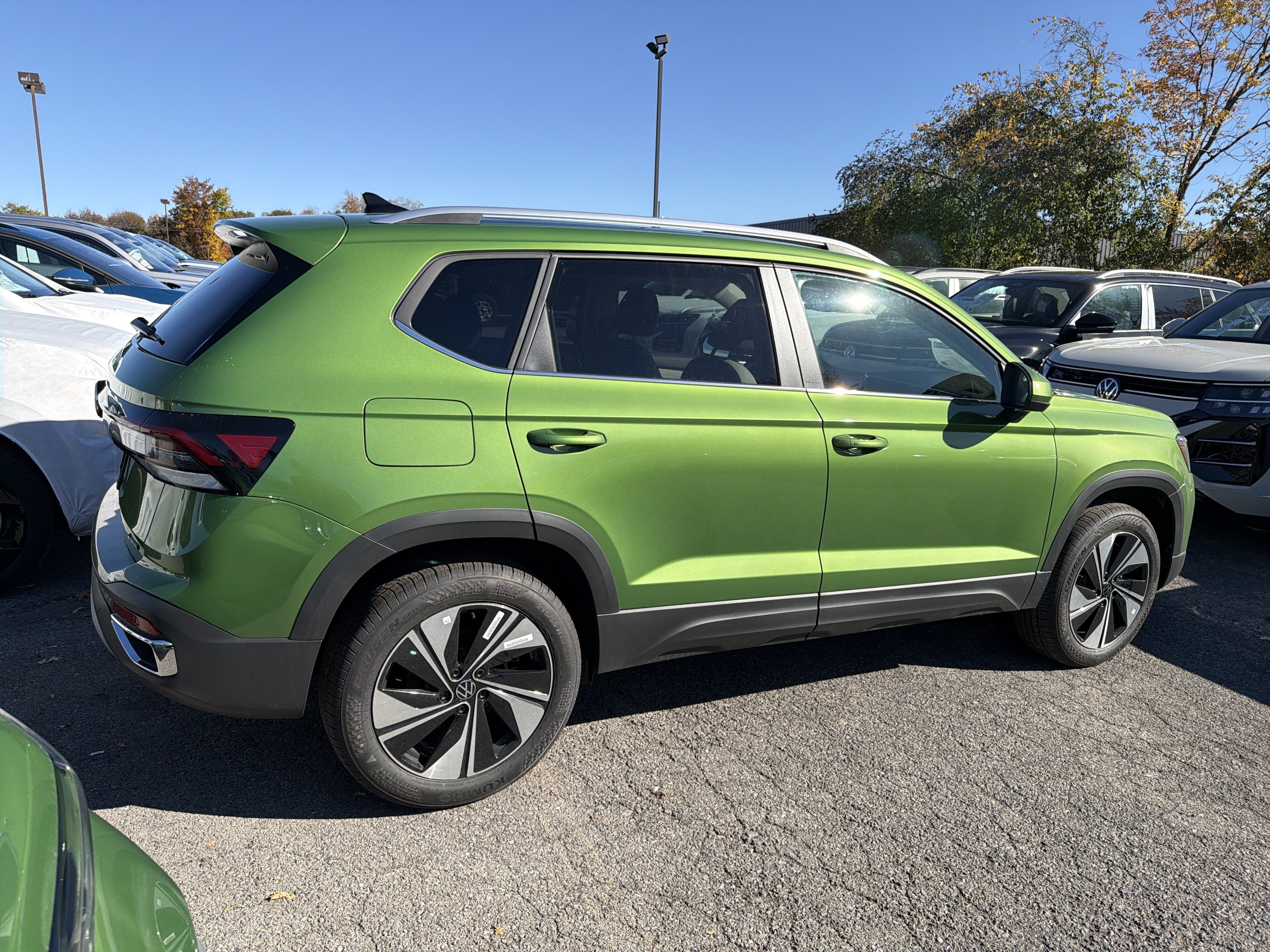 2027 Volkswagen Taos SE 4MOTION