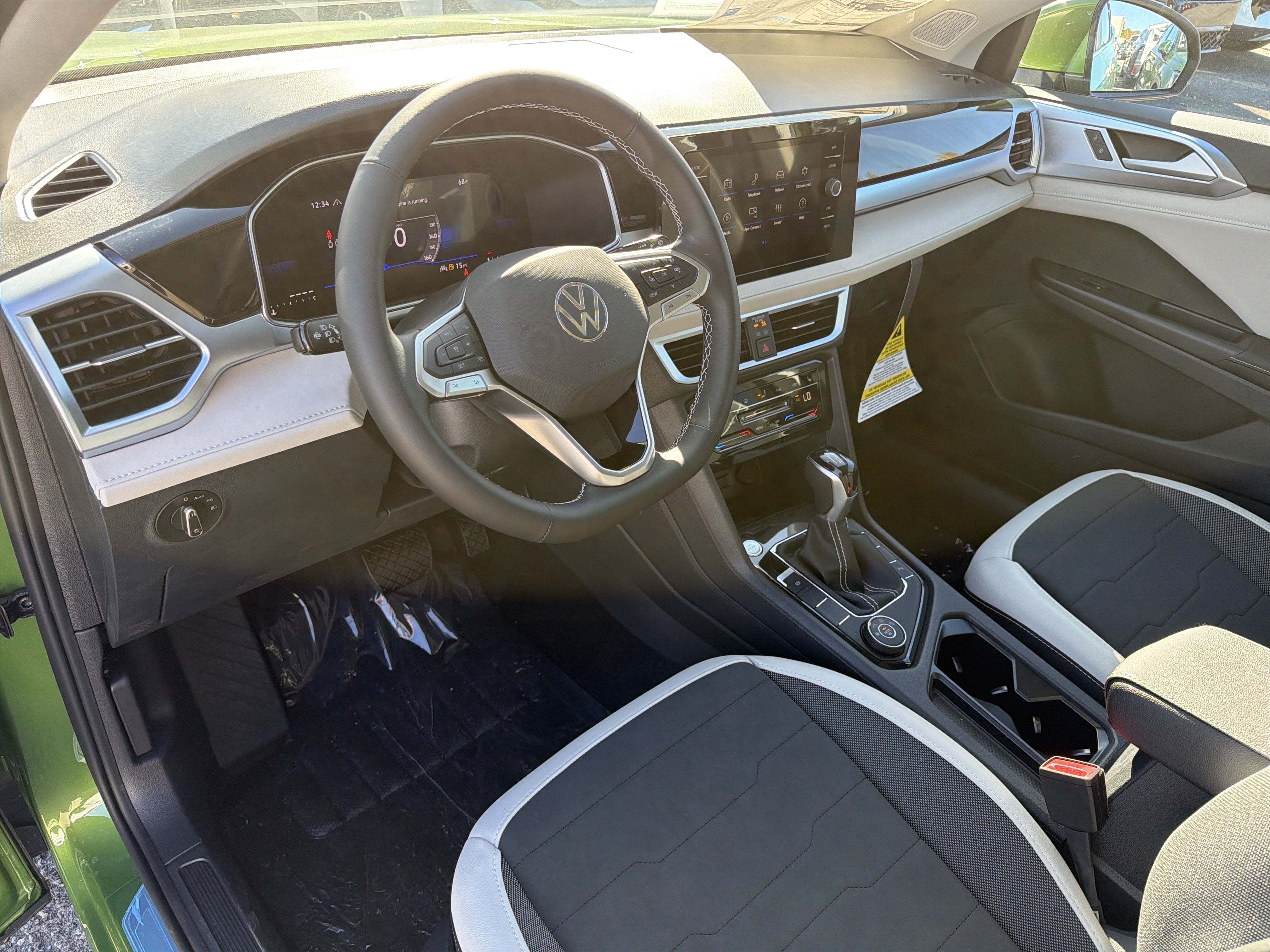 2027 Volkswagen Taos SE 4MOTION