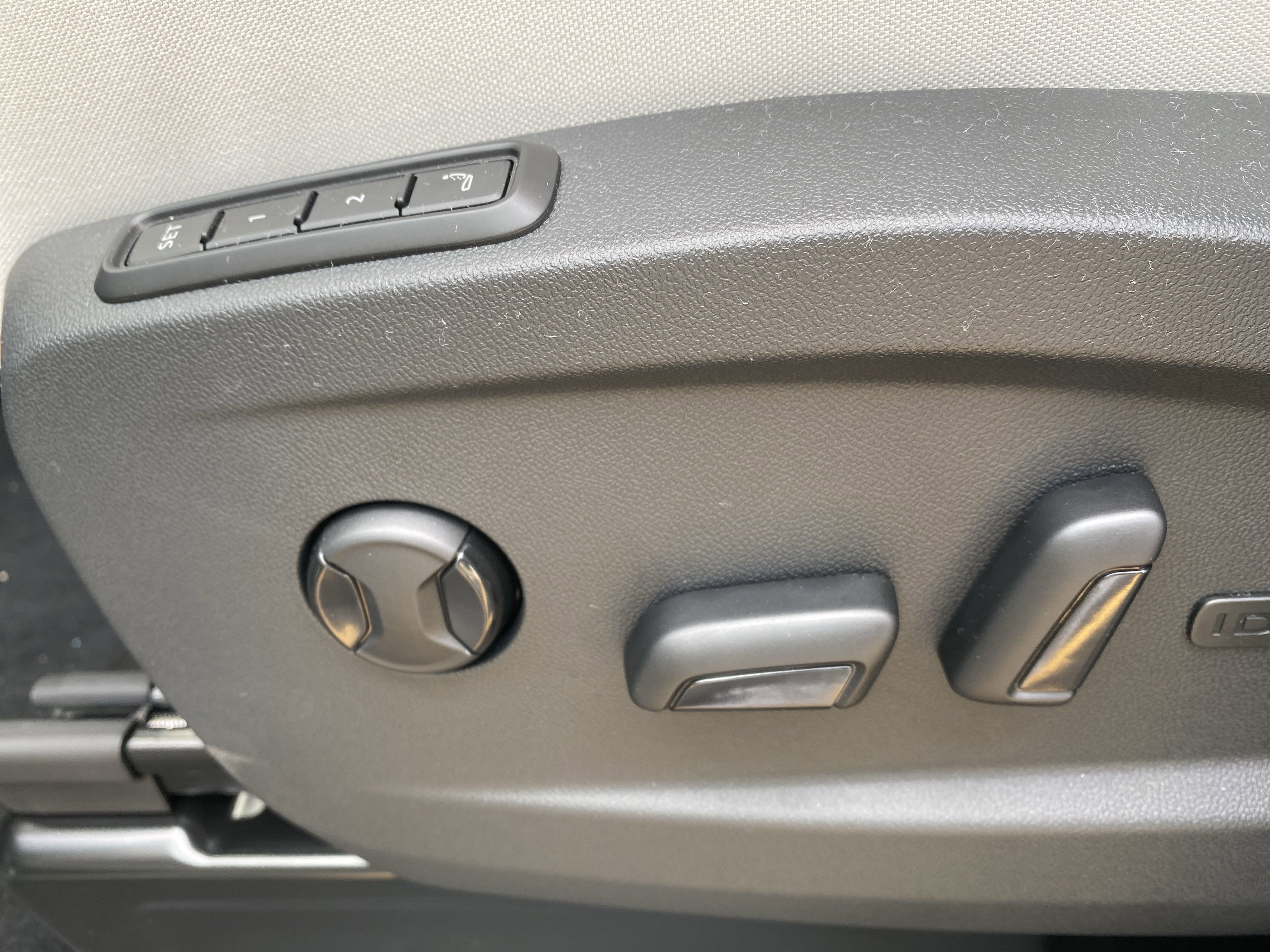 2025 Volkswagen ID. Buzz 1st Edition 4MOTION w/Two-Tone