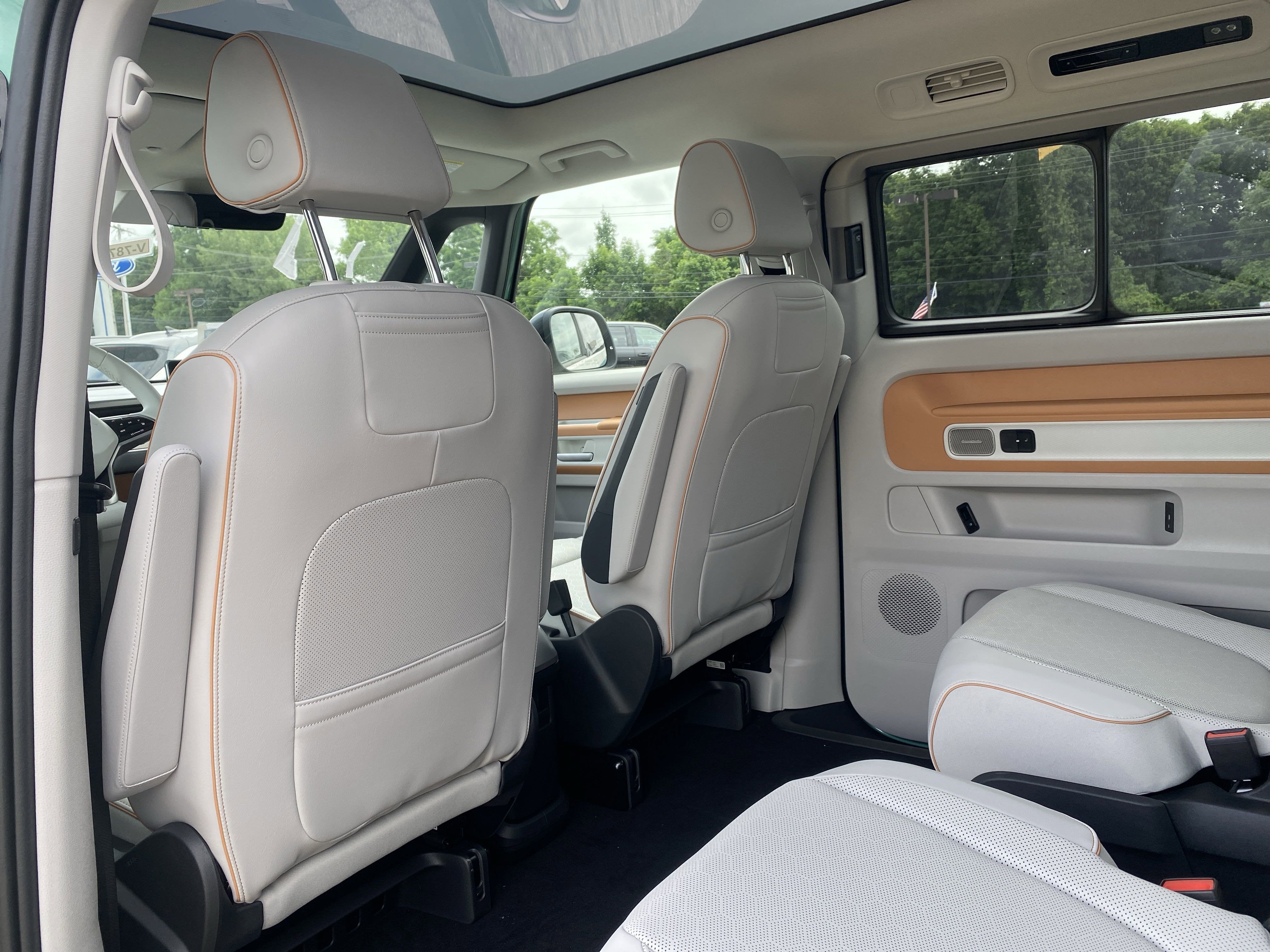 2025 Volkswagen ID. Buzz 1st Edition 4MOTION w/Two-Tone