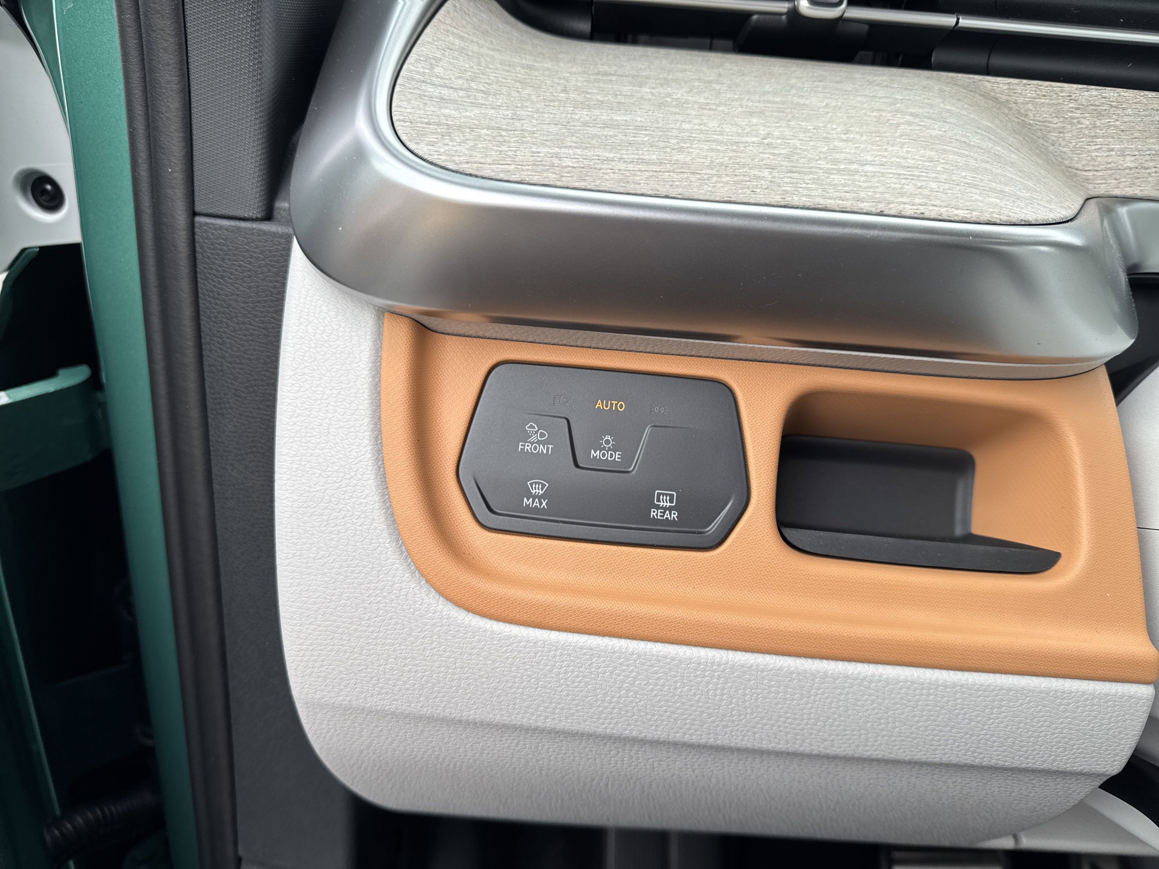 2025 Volkswagen ID. Buzz 1st Edition 4MOTION w/Two-Tone