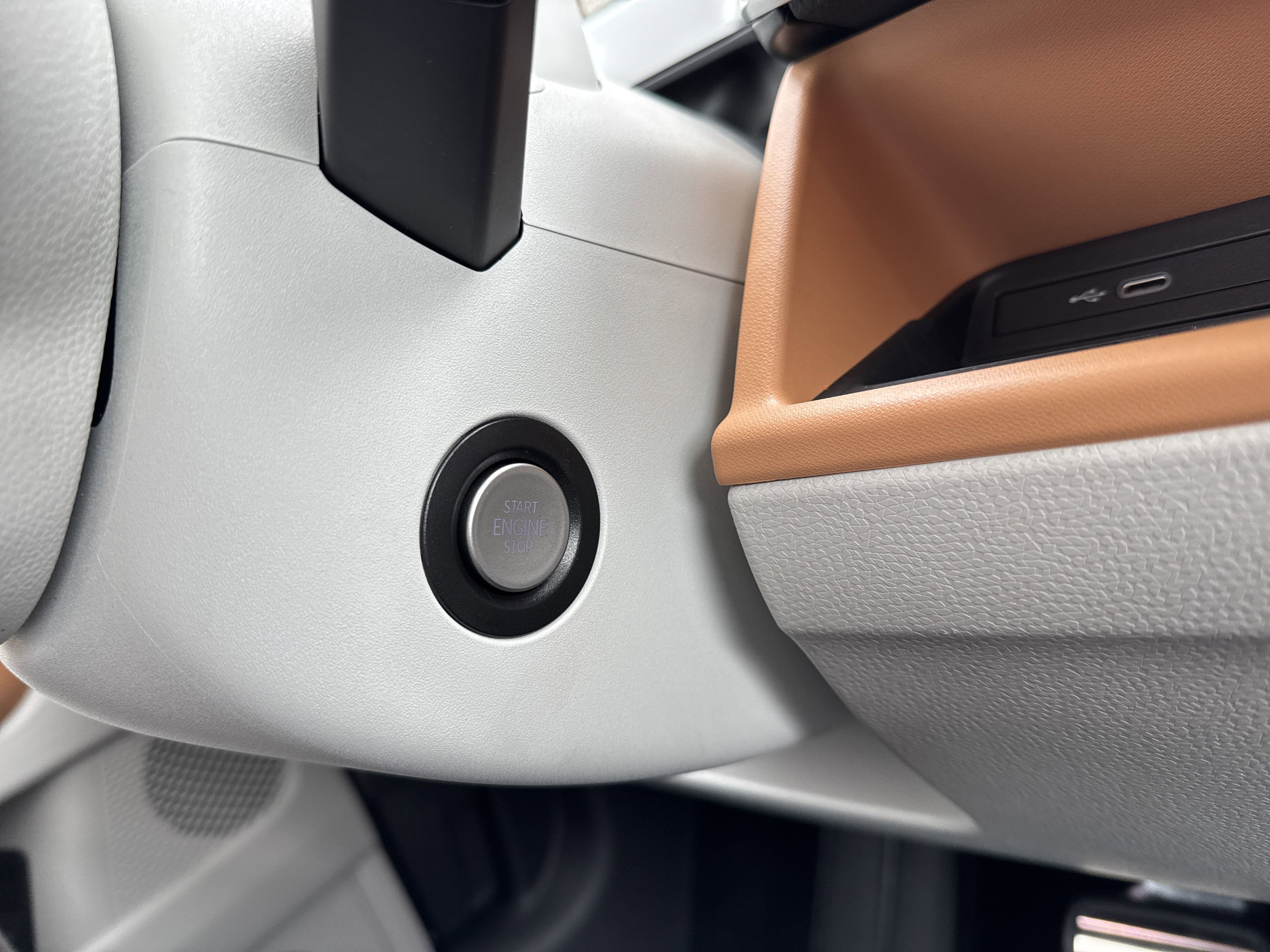 2025 Volkswagen ID. Buzz 1st Edition 4MOTION w/Two-Tone