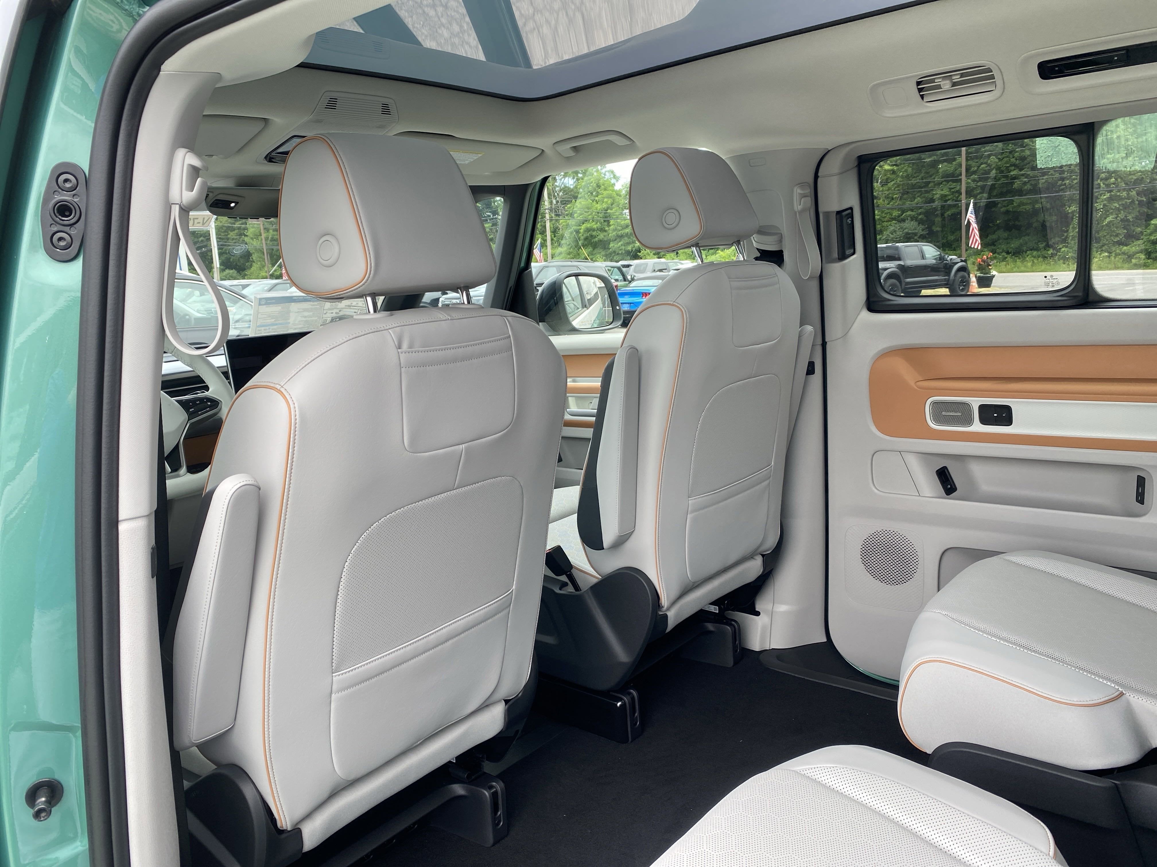 2025 Volkswagen ID. Buzz 1st Edition 4MOTION w/Two-Tone