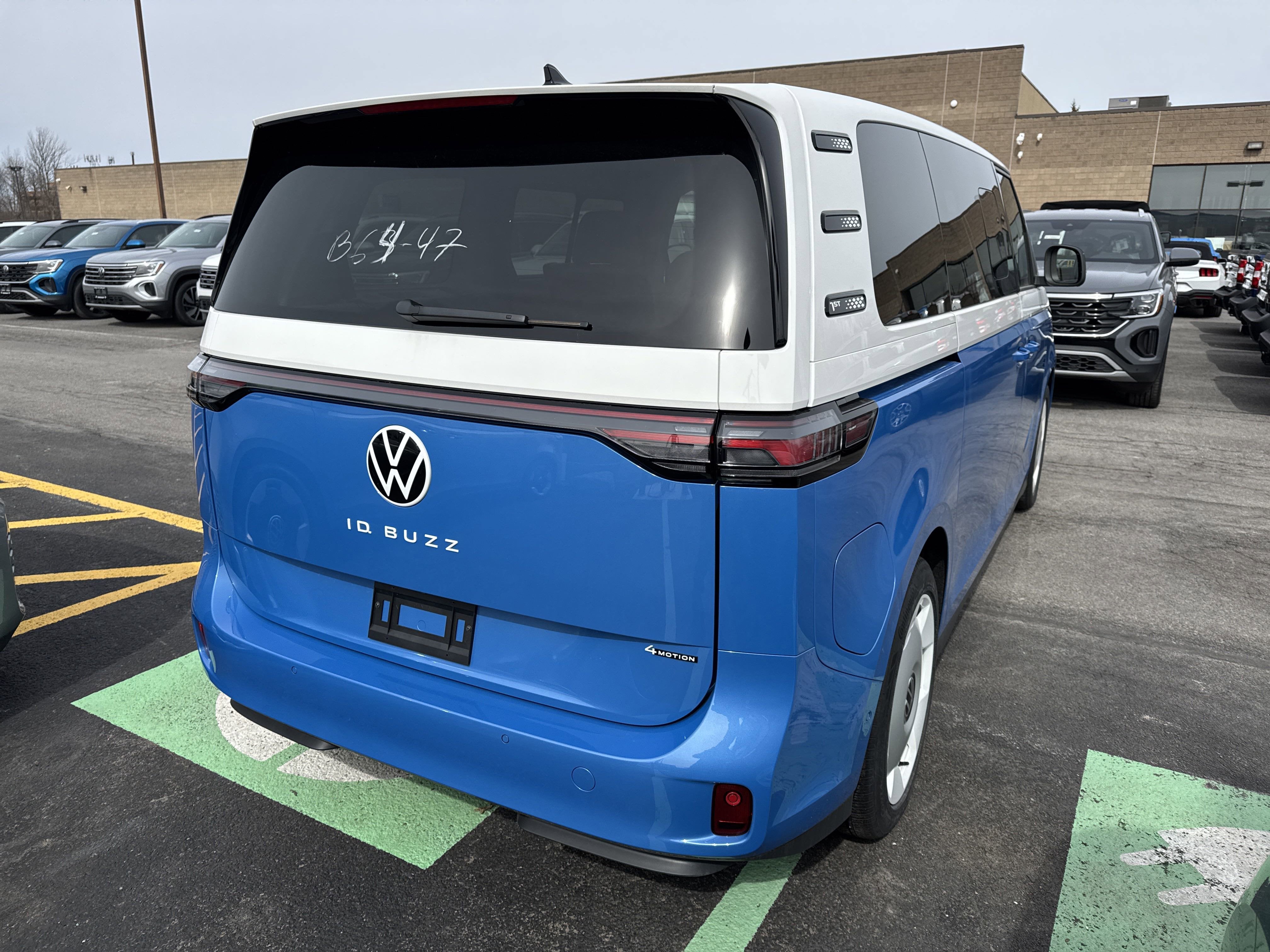 2025 Volkswagen ID. Buzz 1st Edition 4MOTION w/Two-Tone