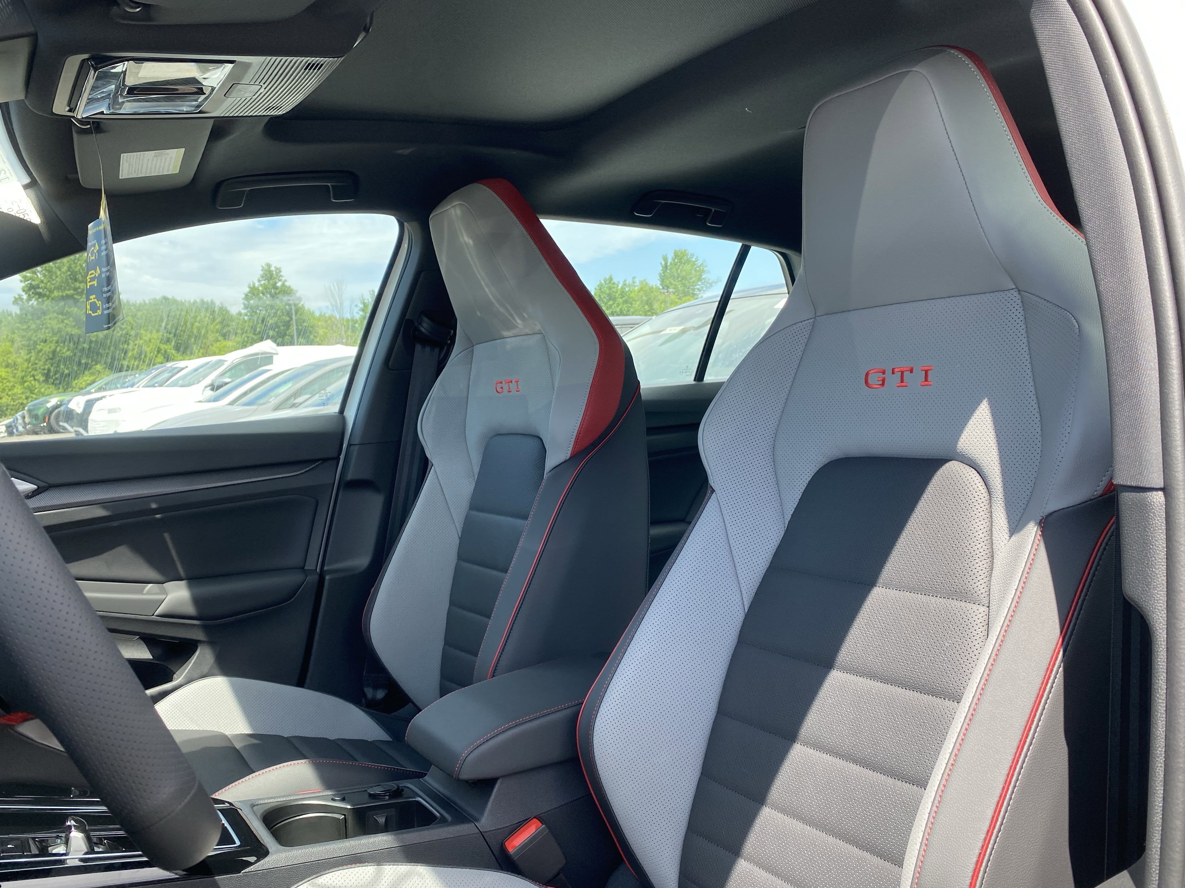 2025 Volkswagen Golf GTI SE