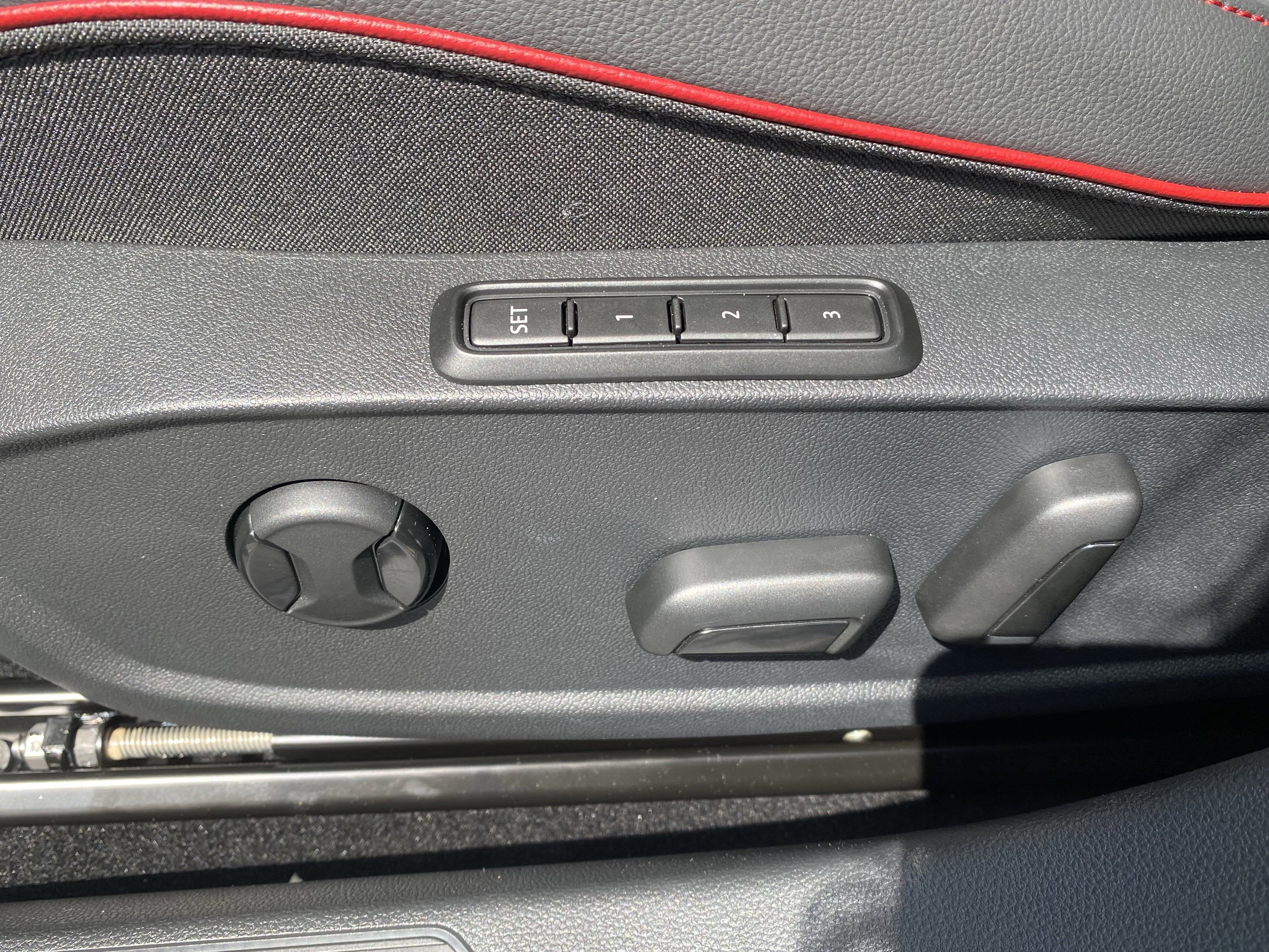 2025 Volkswagen Golf GTI SE