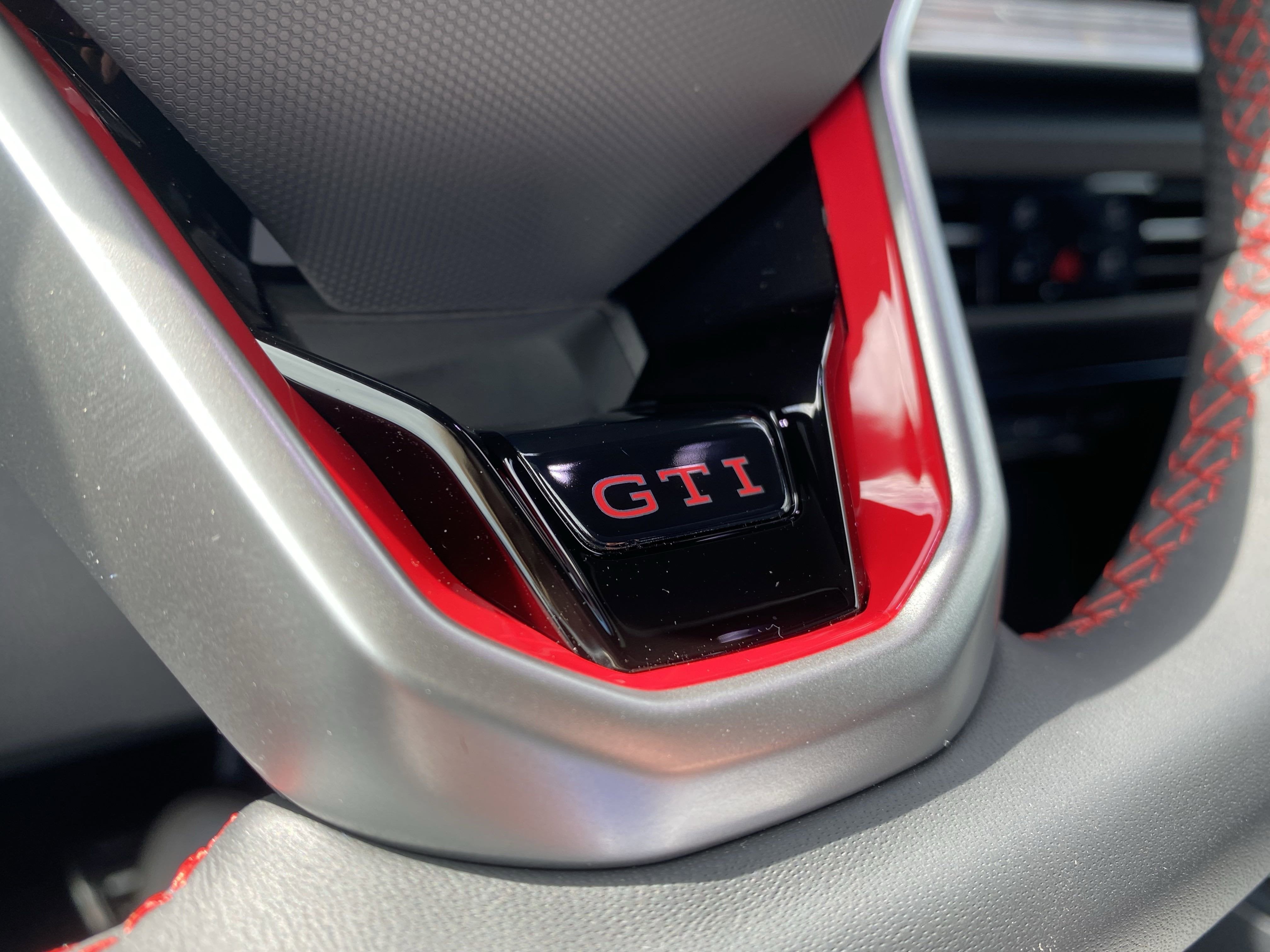 2025 Volkswagen Golf GTI SE