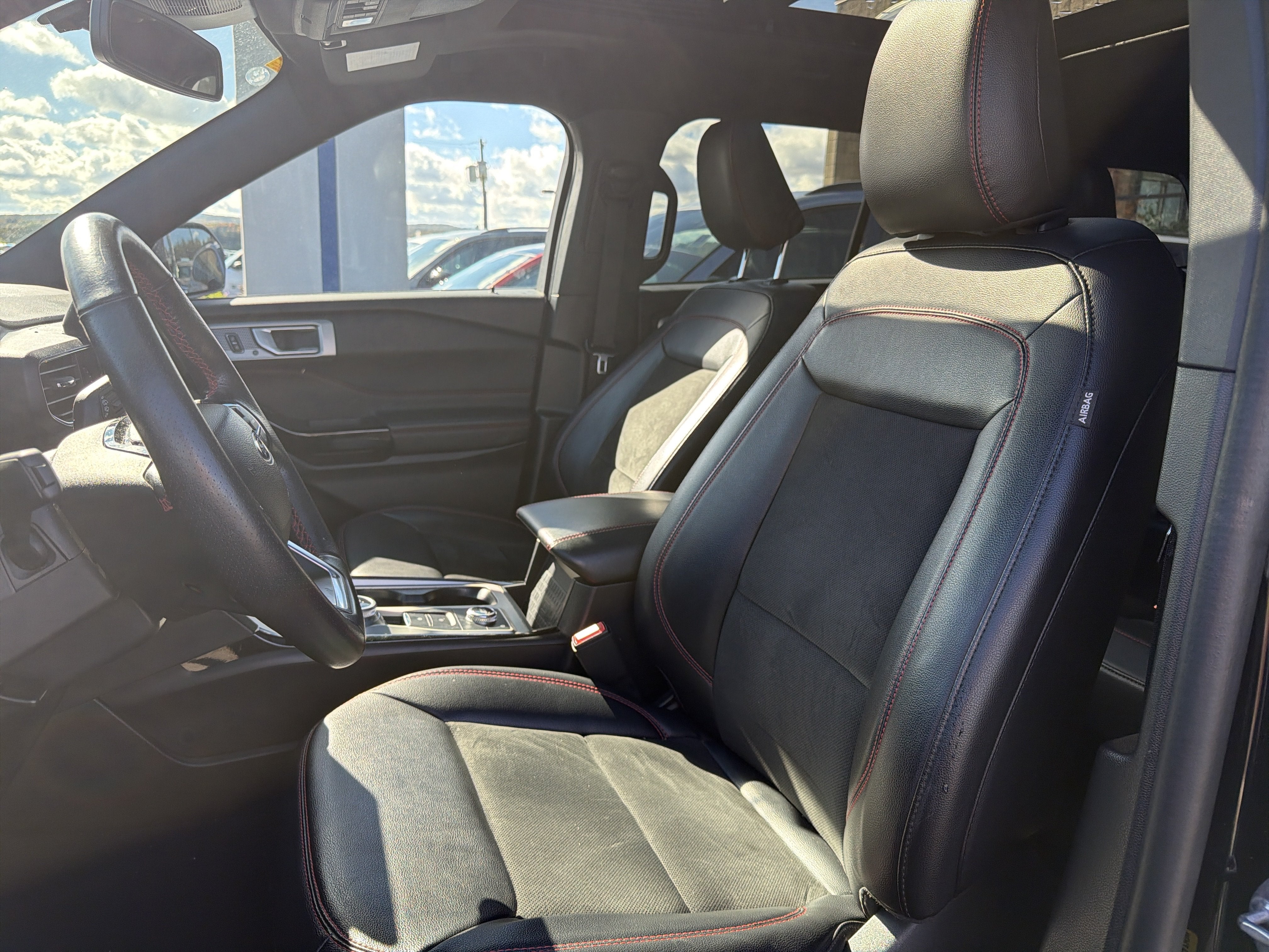 2023 Ford Explorer ST-Line