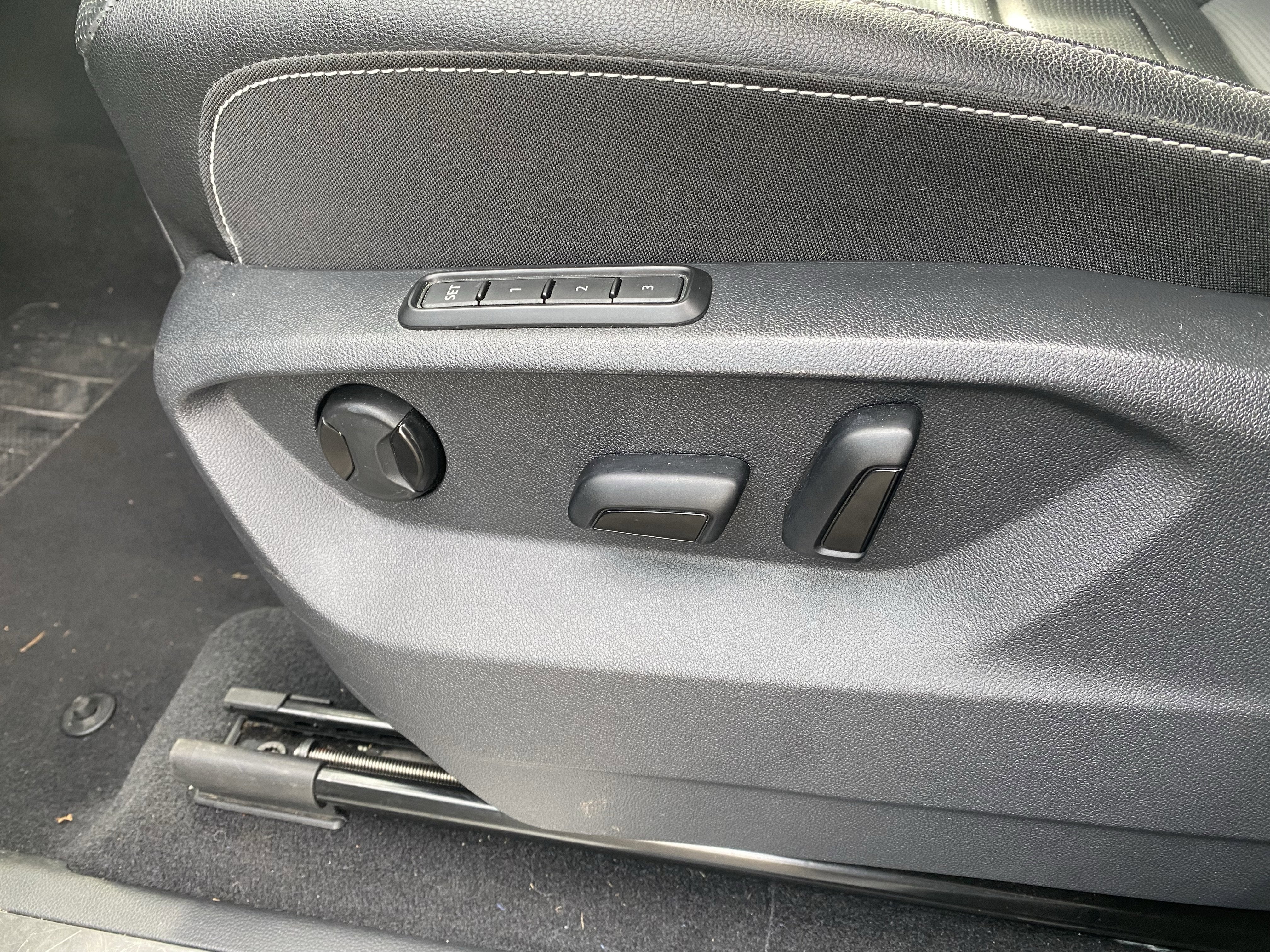 2025 Volkswagen Atlas Cross Sport 2.0T SEL R-Line Black