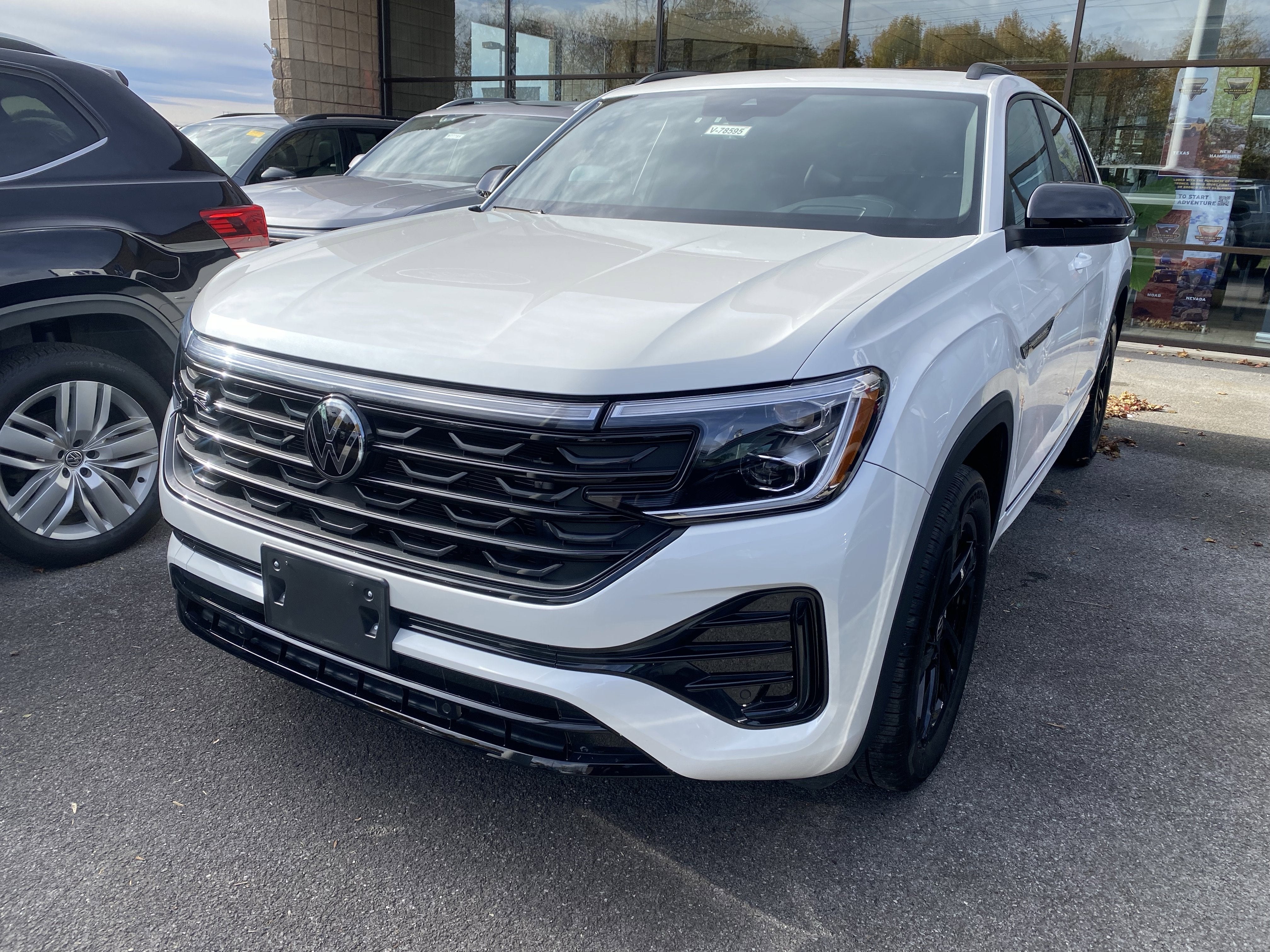 2025 Volkswagen Atlas Cross Sport 2.0T SEL R-Line Black