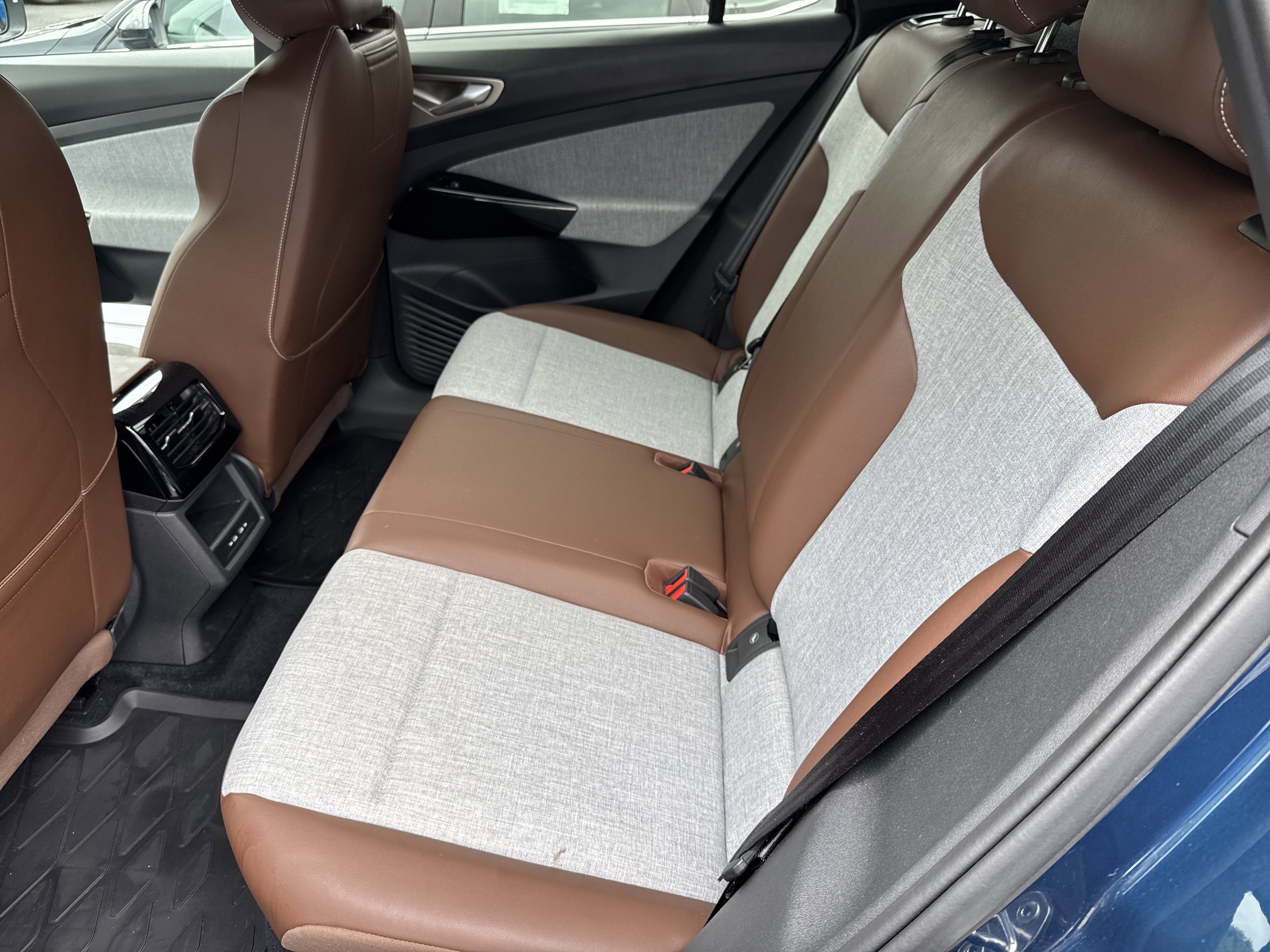 2023 Volkswagen ID.4 Pro