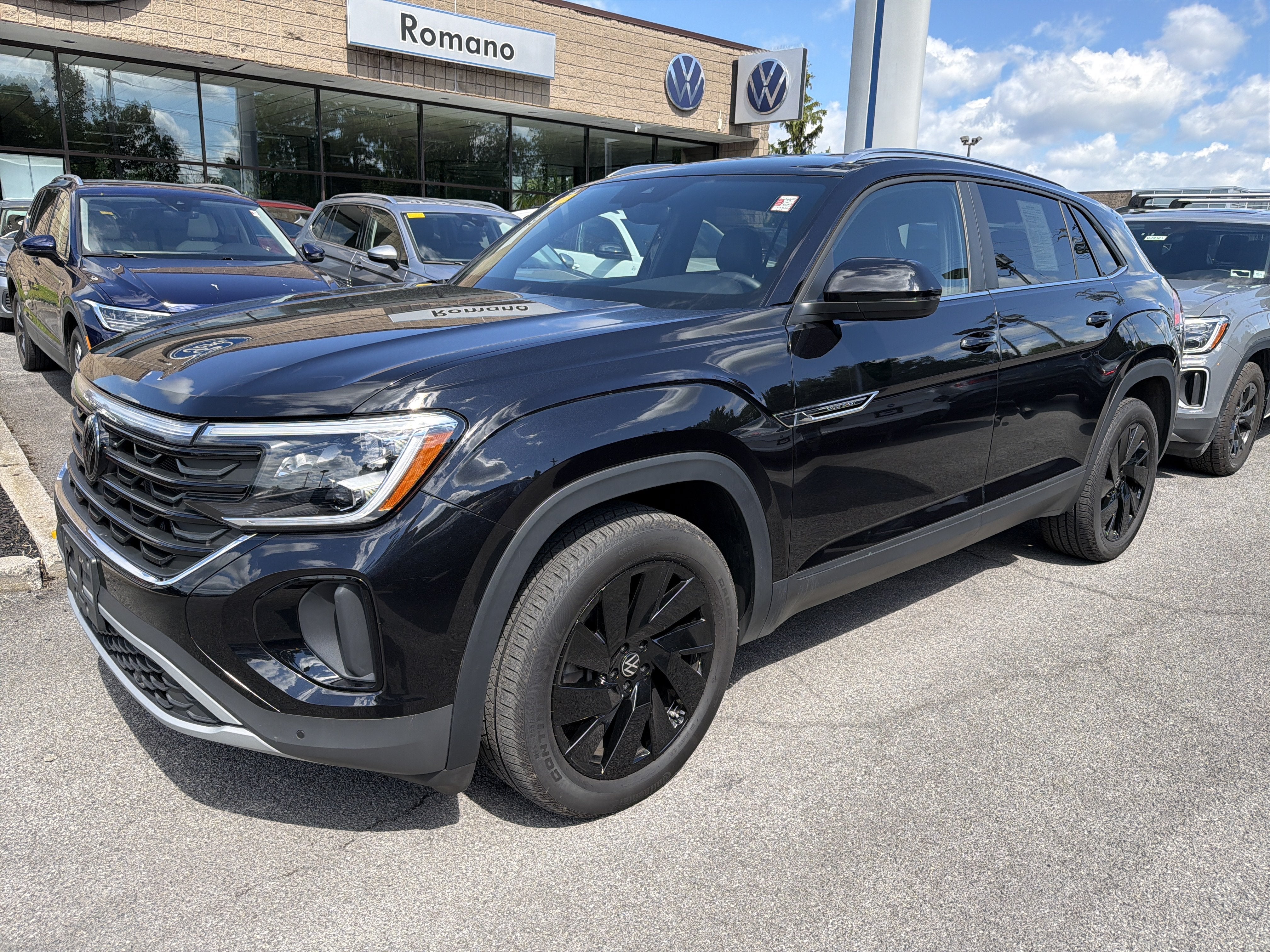 2024 Volkswagen Atlas Cross Sport 2.0T SE w/Technology 4MOTION