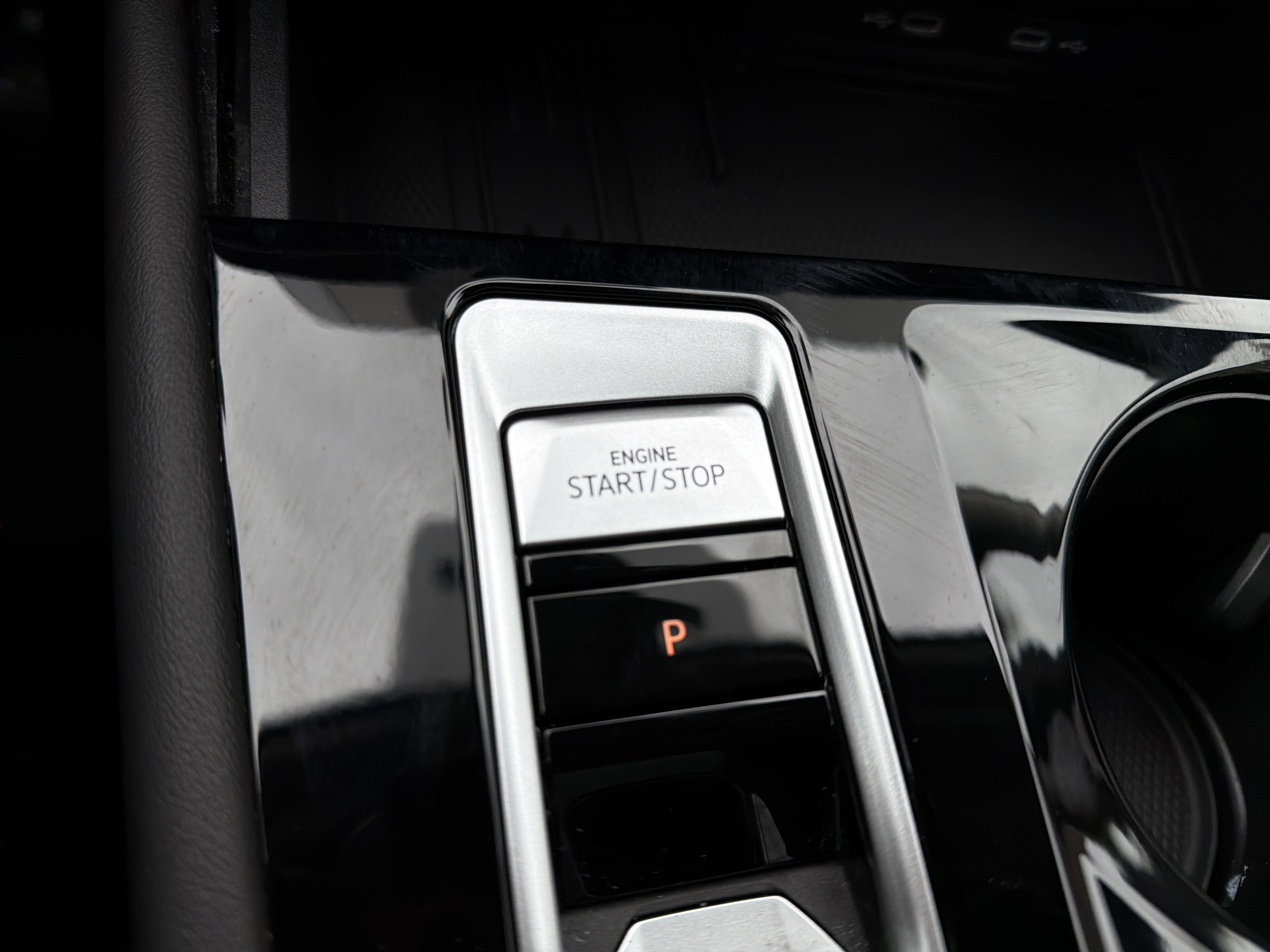 2025 Volkswagen Atlas 2.0T SE w/Technology 4MOTION