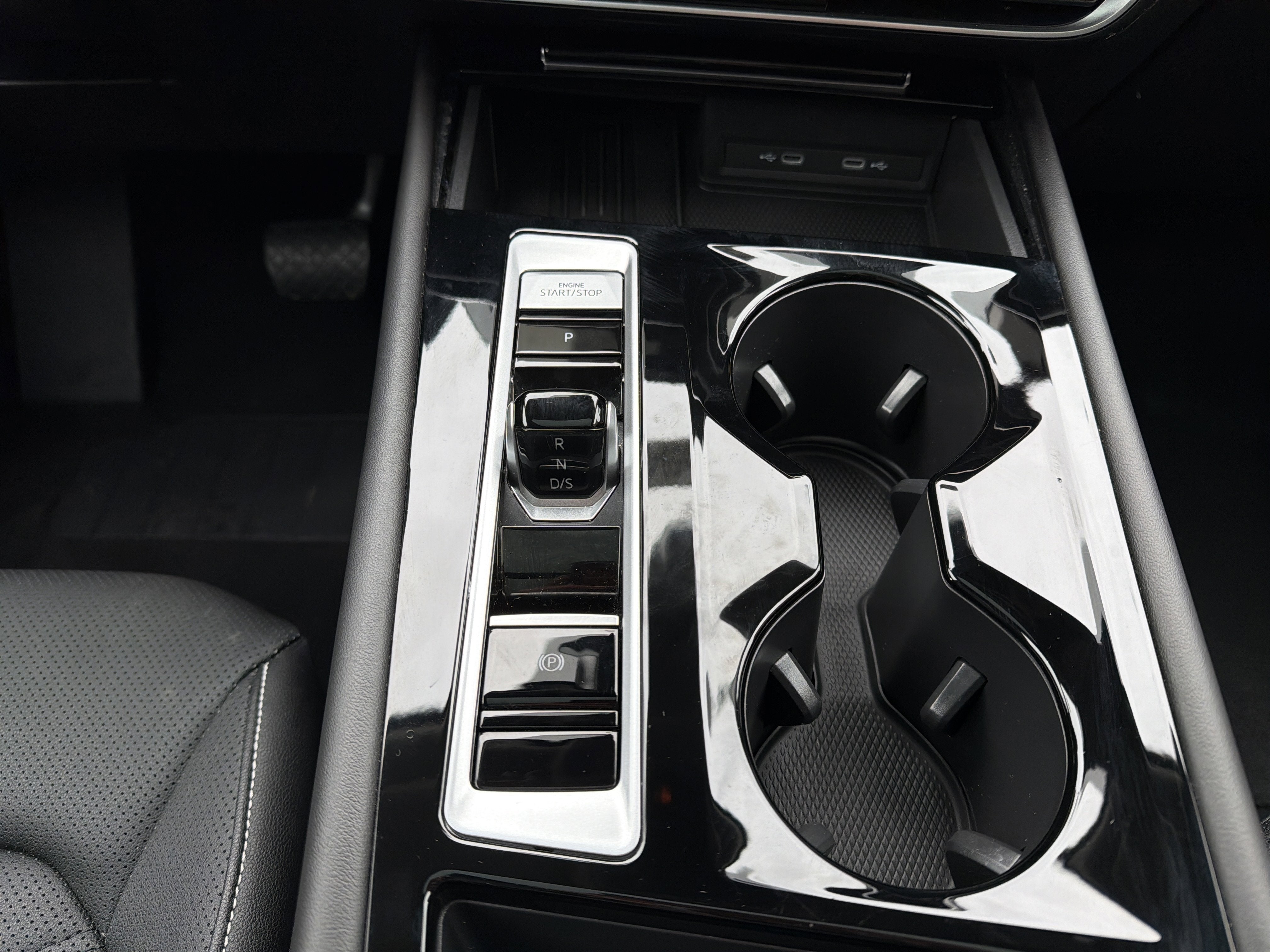 2025 Volkswagen Atlas 2.0T SE w/Technology 4MOTION