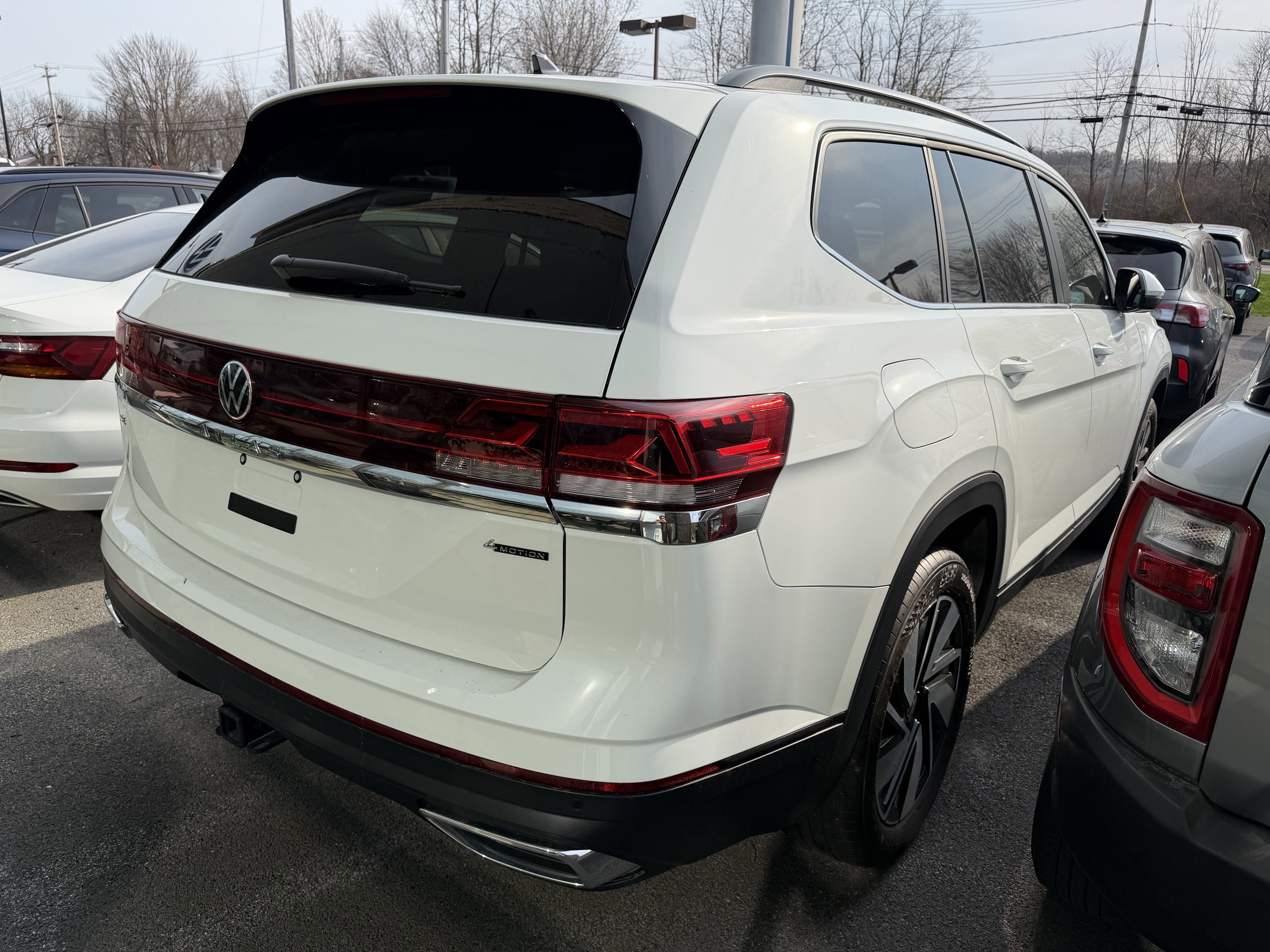 2025 Volkswagen Atlas 2.0T SE w/Technology 4MOTION