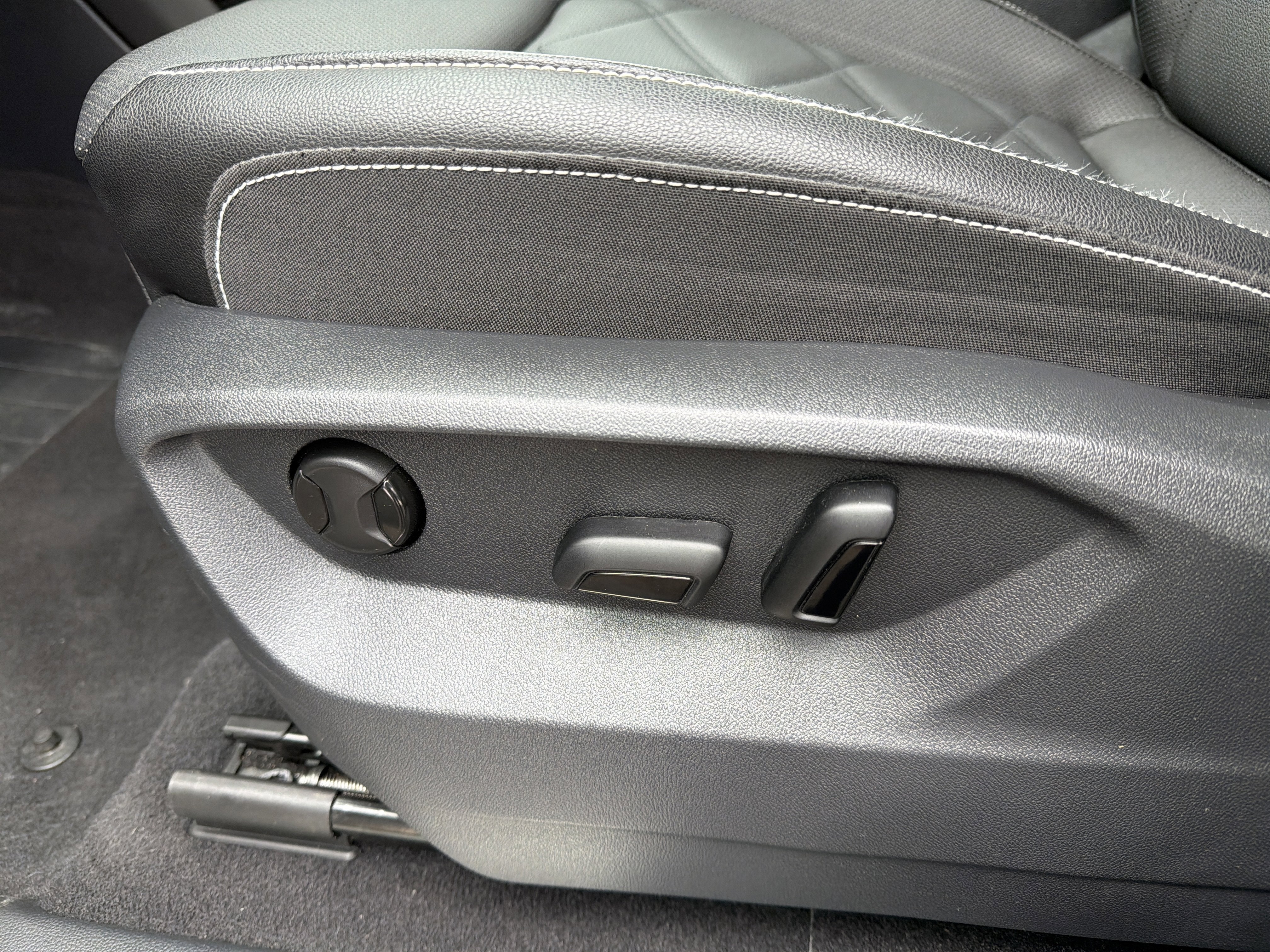 2025 Volkswagen Atlas 2.0T SE w/Technology 4MOTION