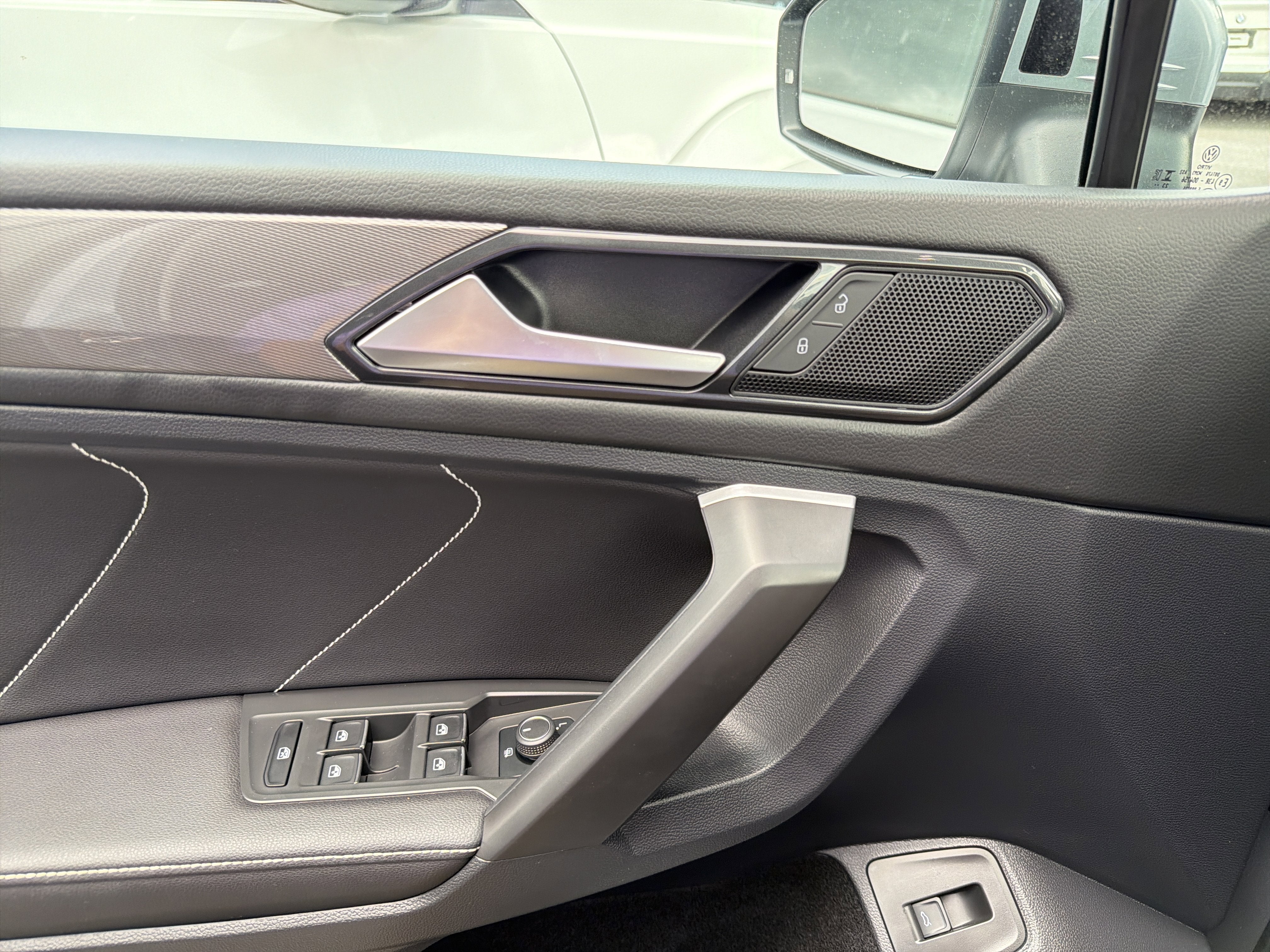 2024 Volkswagen Tiguan 2.0T SE 4MOTION