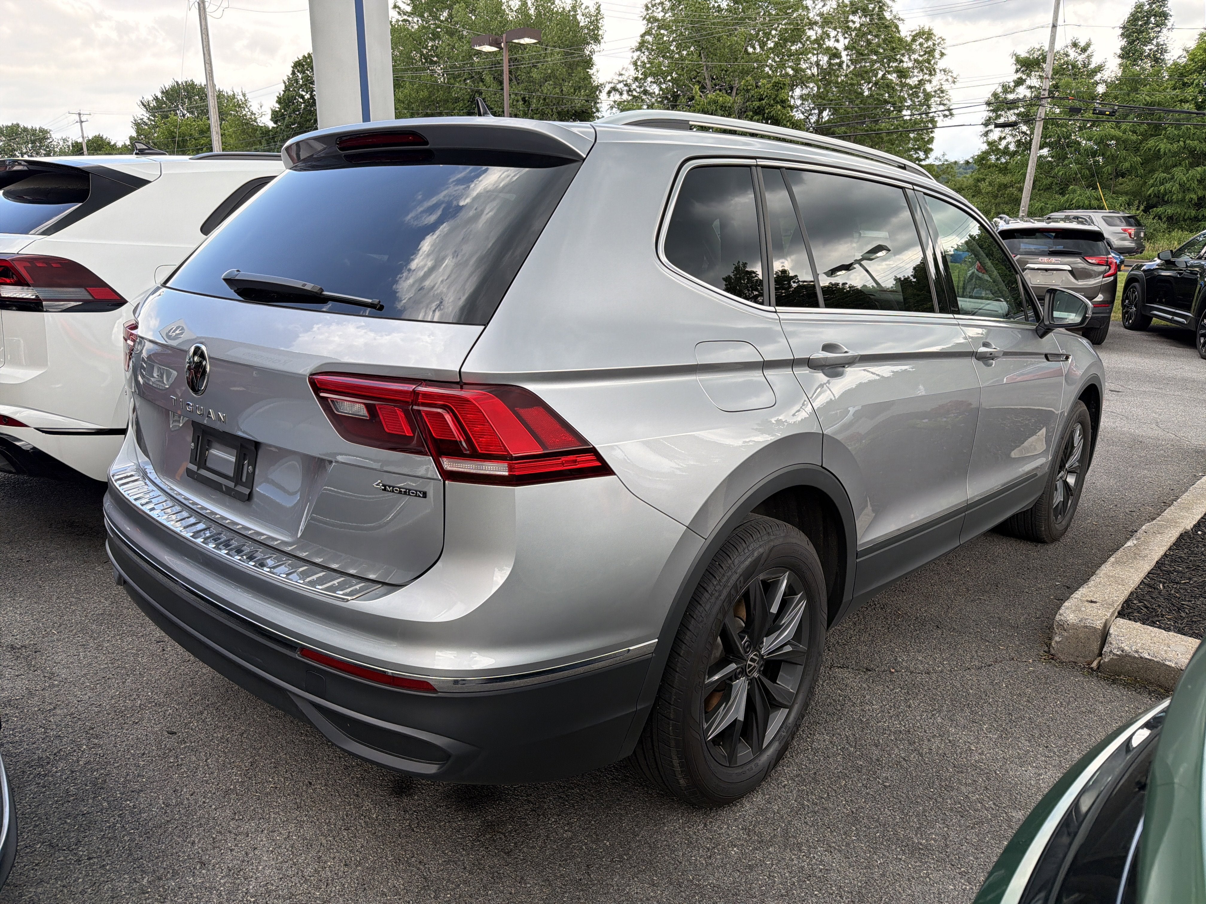 2024 Volkswagen Tiguan 2.0T SE 4MOTION