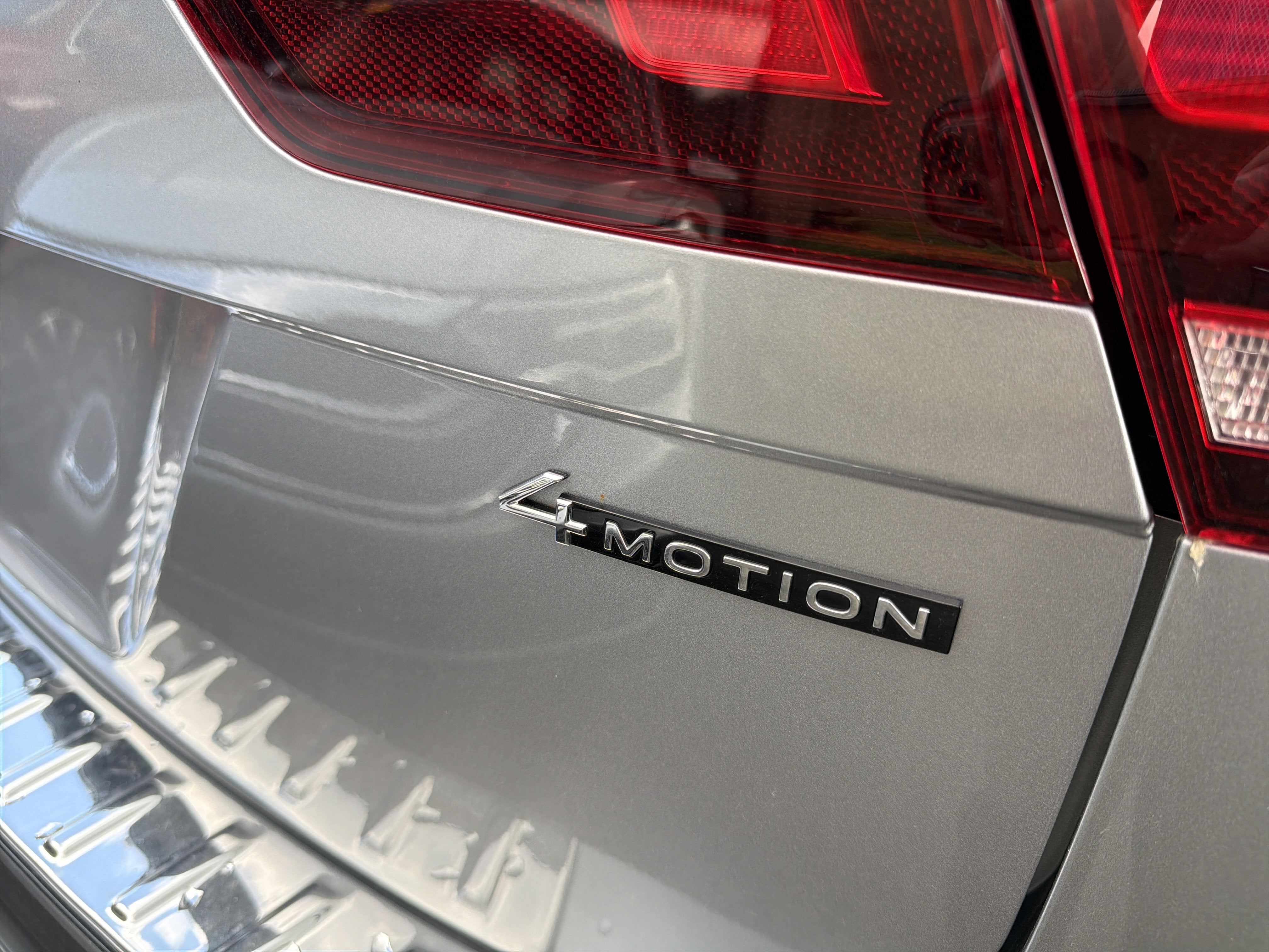 2024 Volkswagen Tiguan 2.0T SE 4MOTION