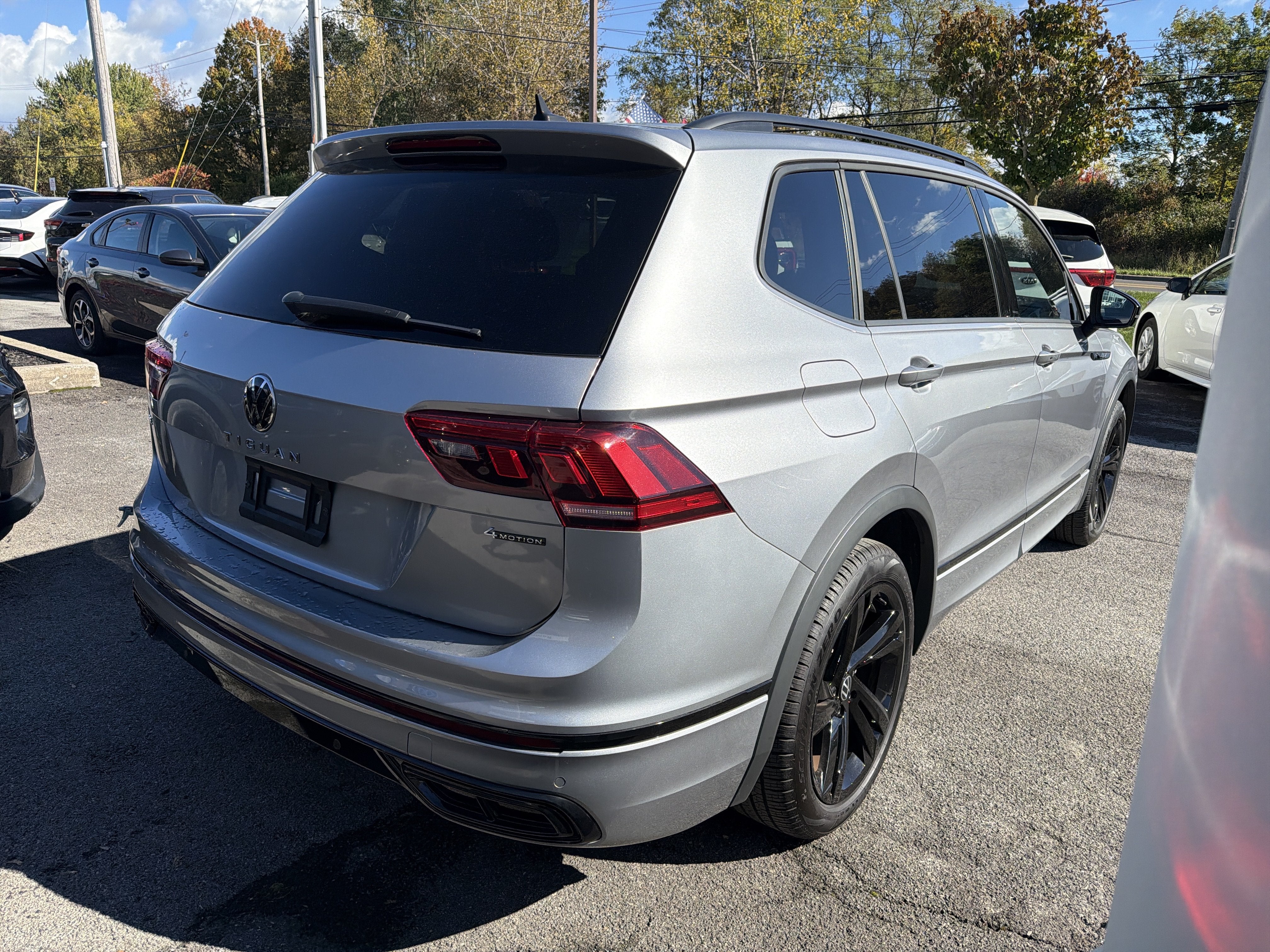 2024 Volkswagen Tiguan 2.0T SE R-Line Black 4MOTION