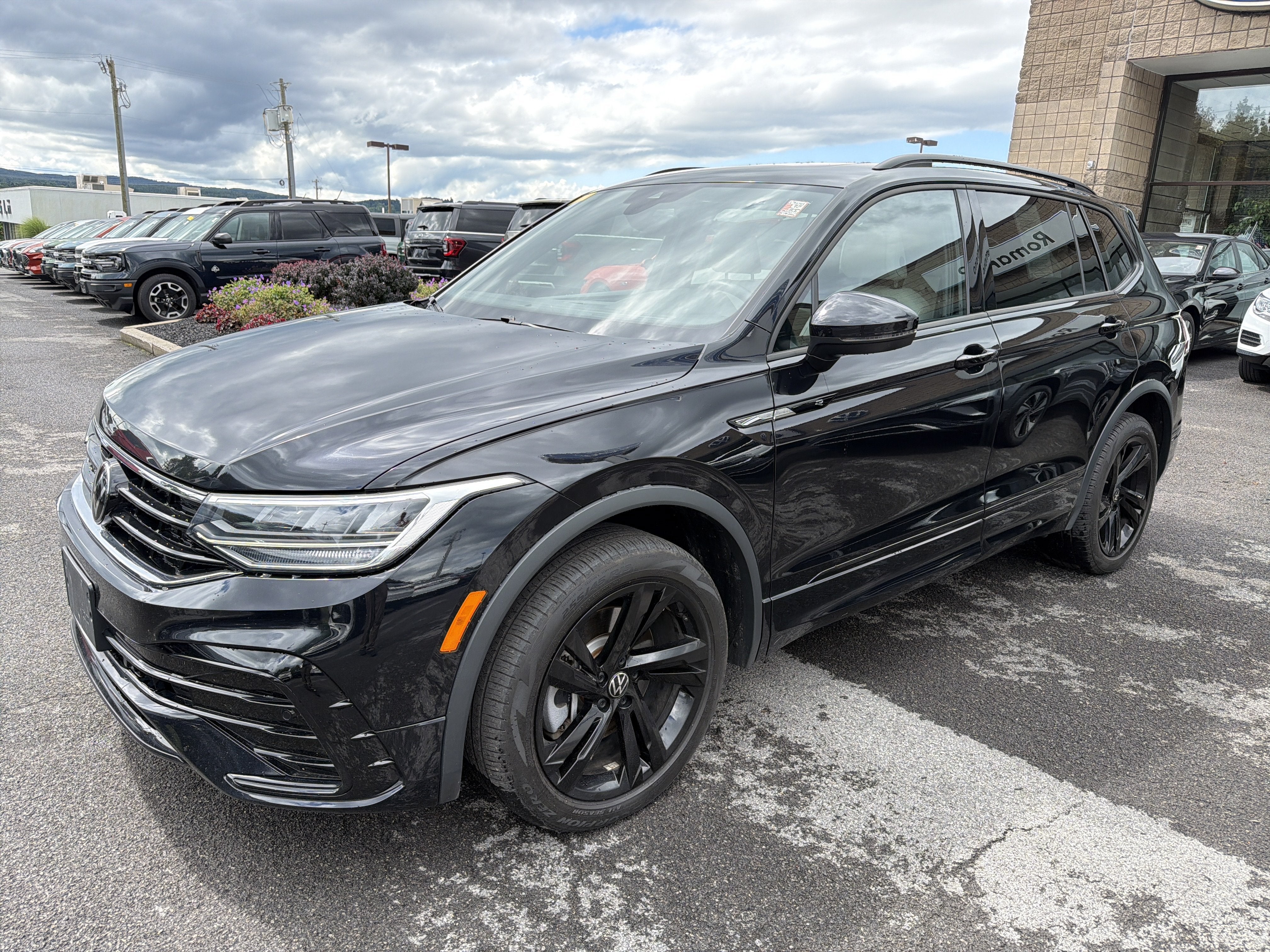 2024 Volkswagen Tiguan 2.0T SE R-Line Black 4MOTION