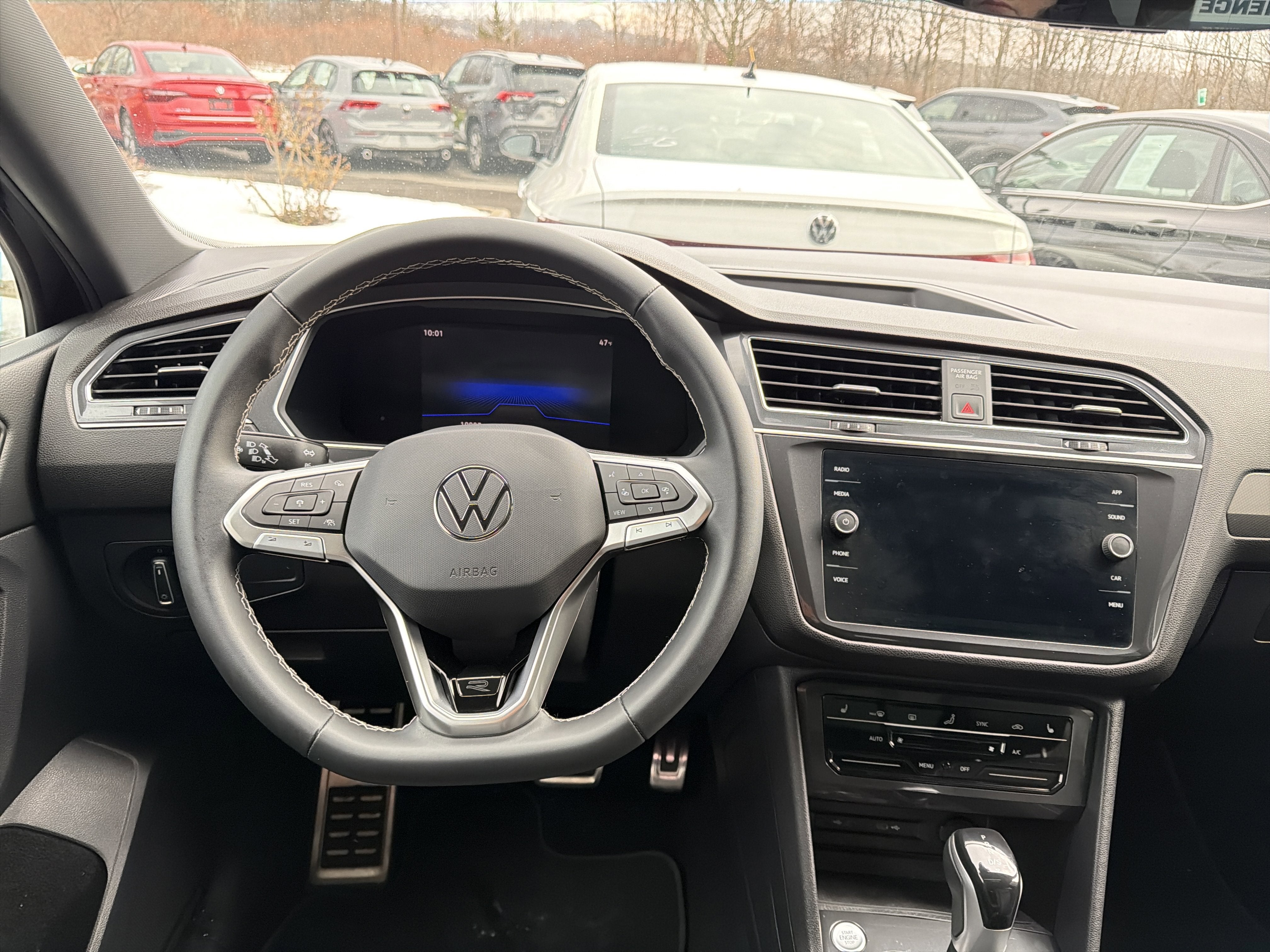 2023 Volkswagen Tiguan SE R-Line Black