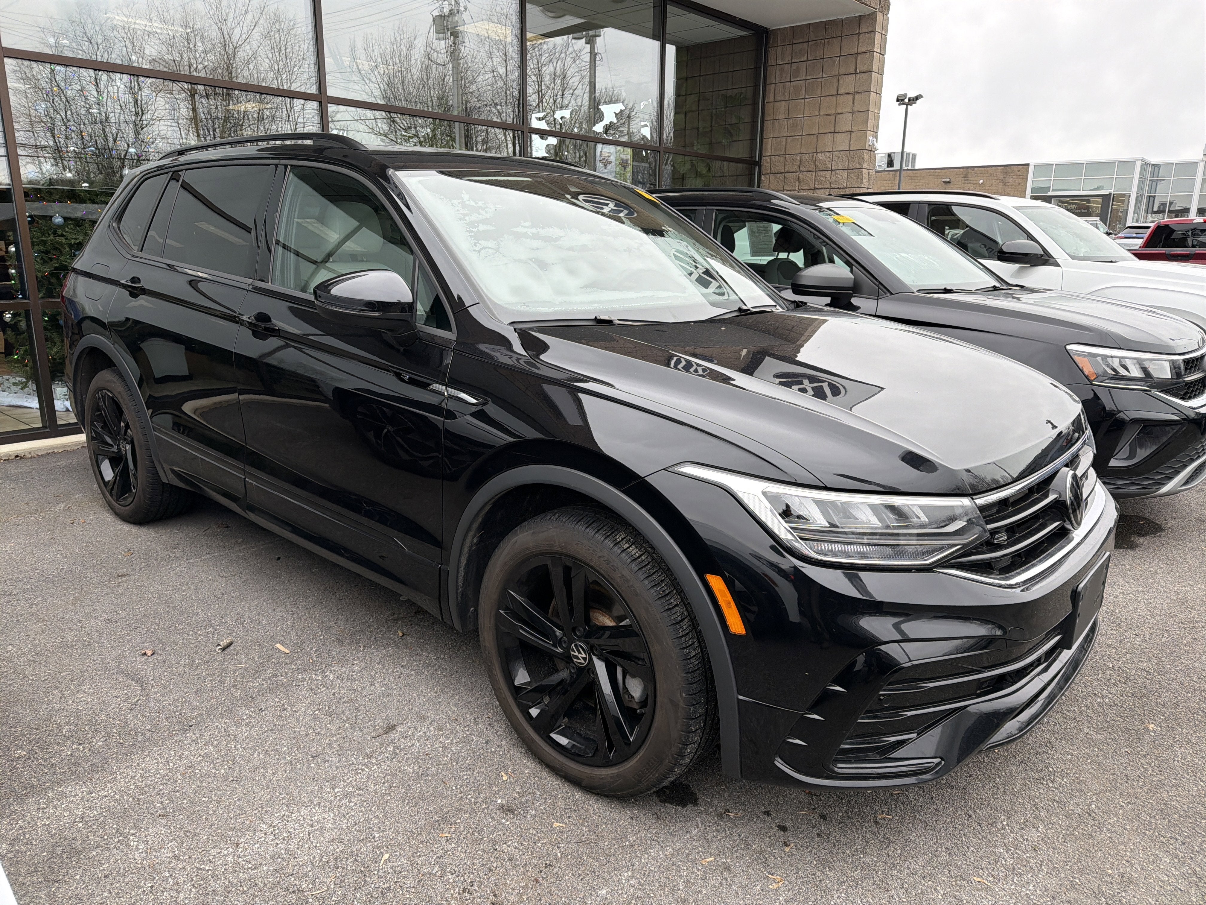 2023 Volkswagen Tiguan SE R-Line Black