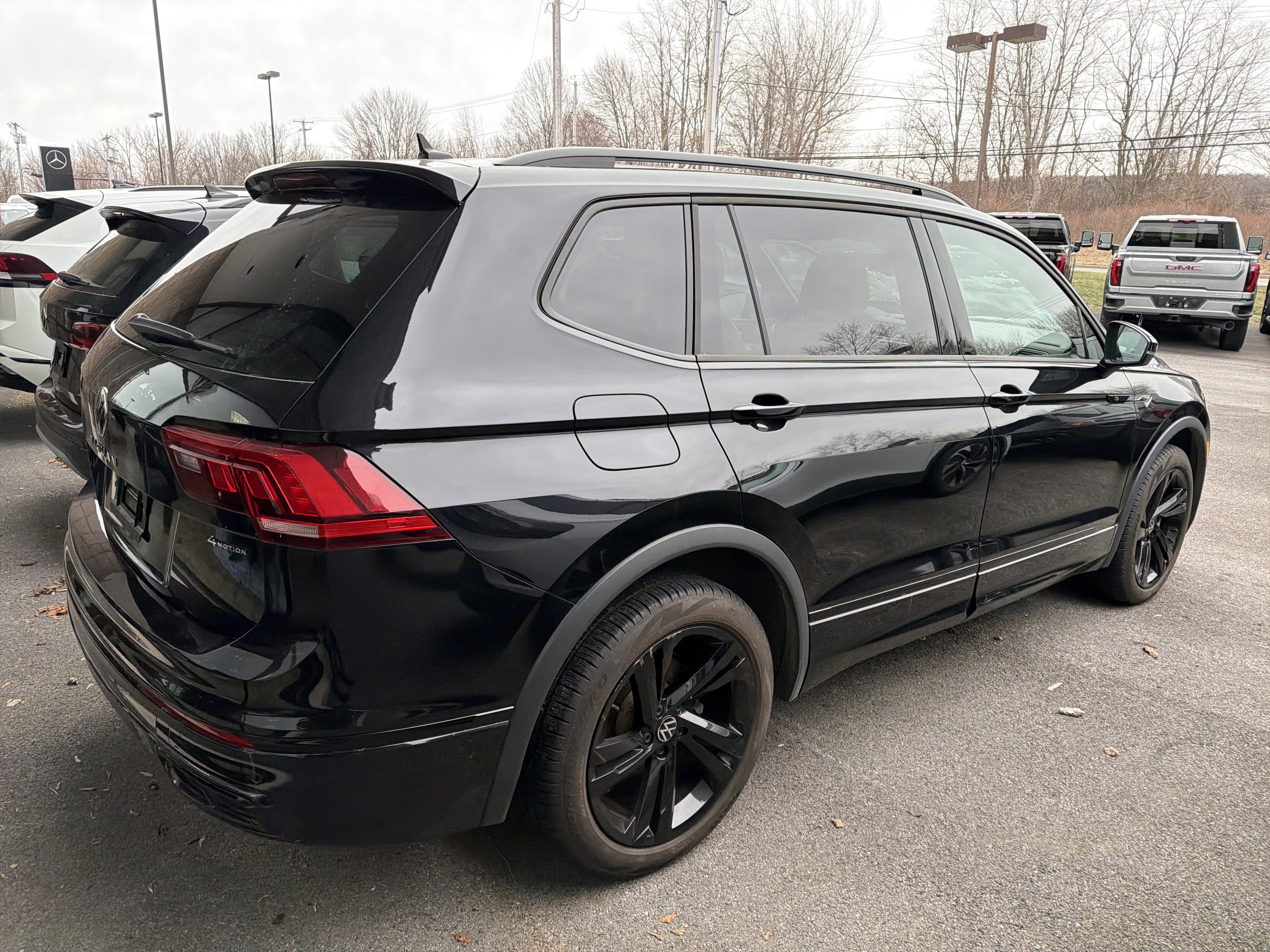 2023 Volkswagen Tiguan SE R-Line Black