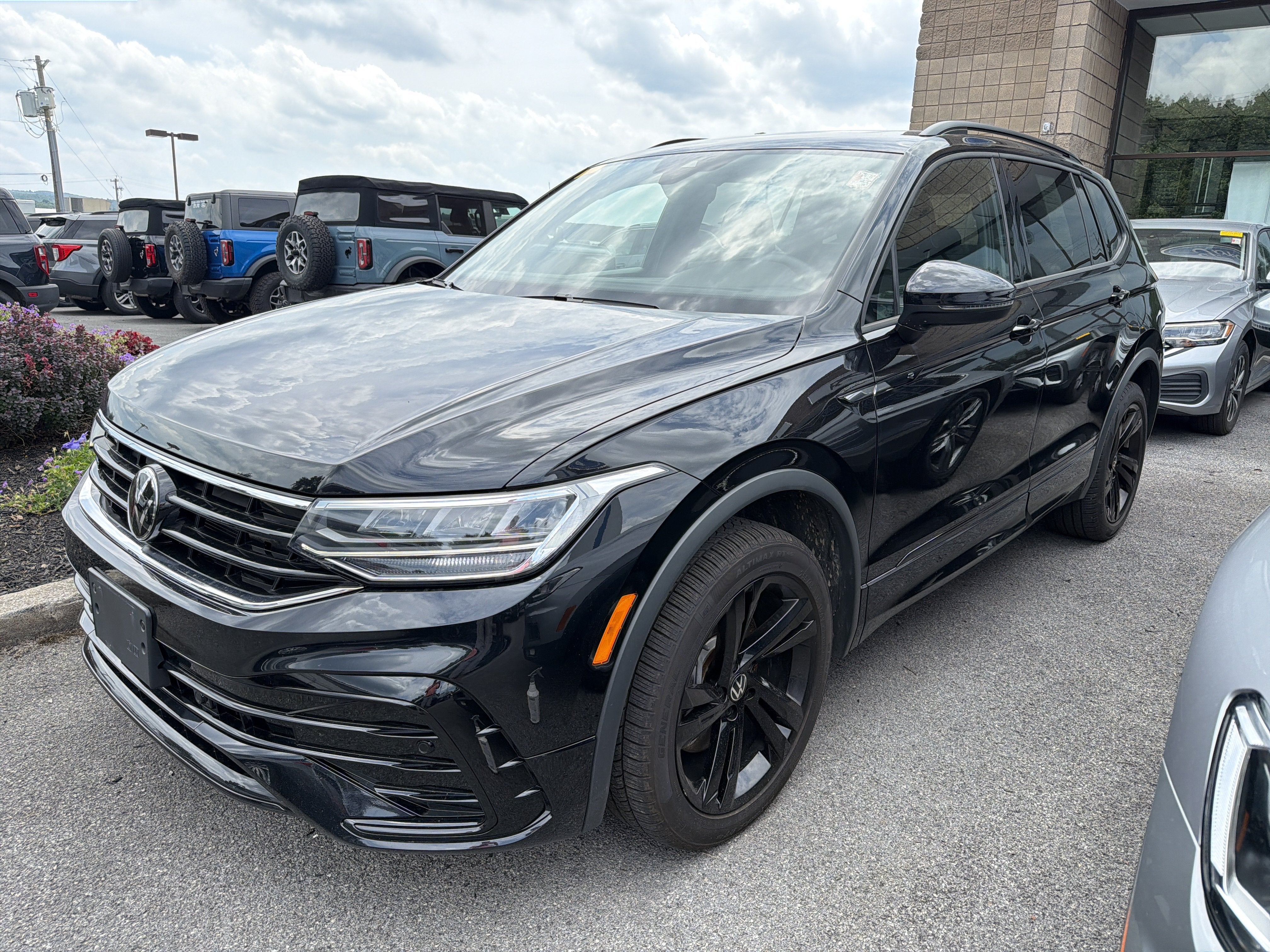 2024 Volkswagen Tiguan 2.0T SE R-Line Black 4MOTION