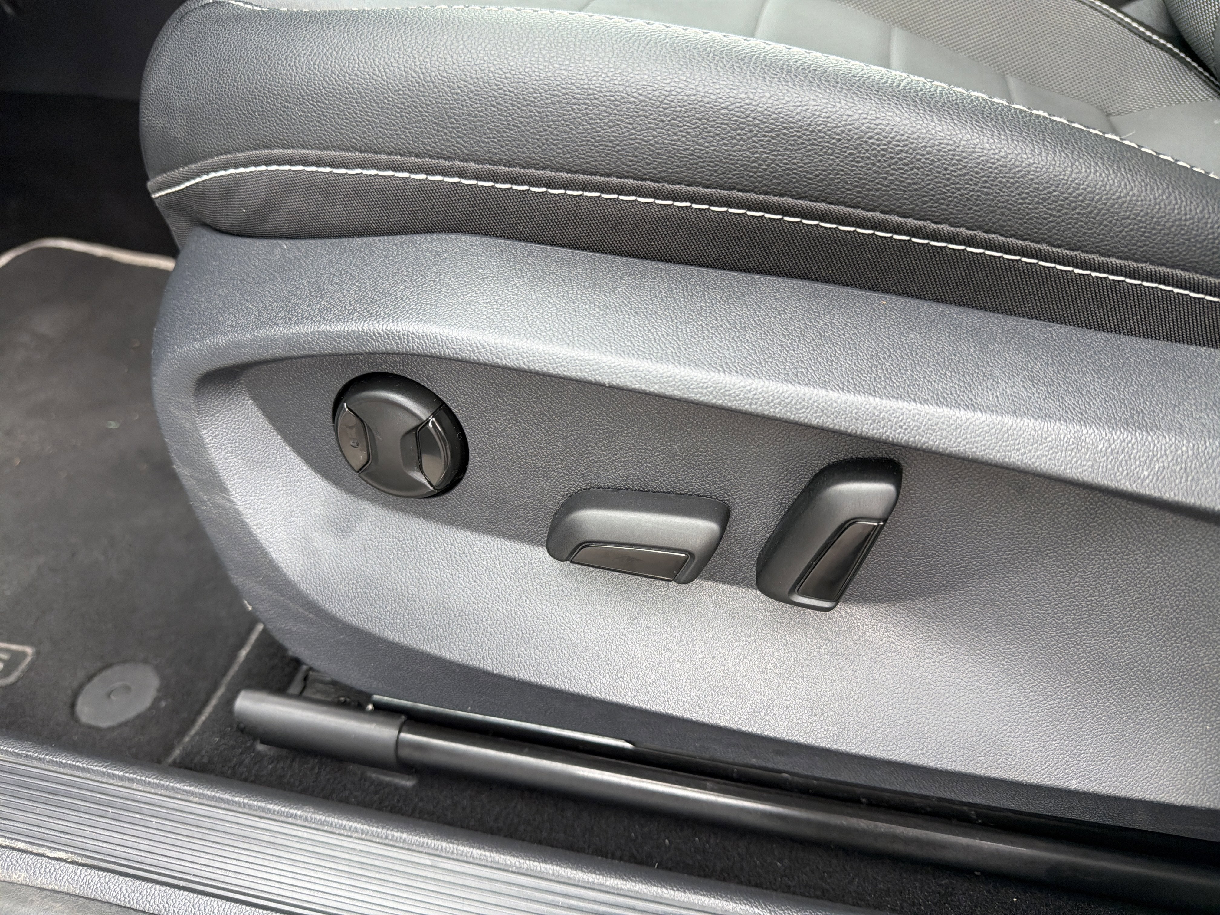 2023 Volkswagen Taos SE 4MOTION *Ltd Avail*