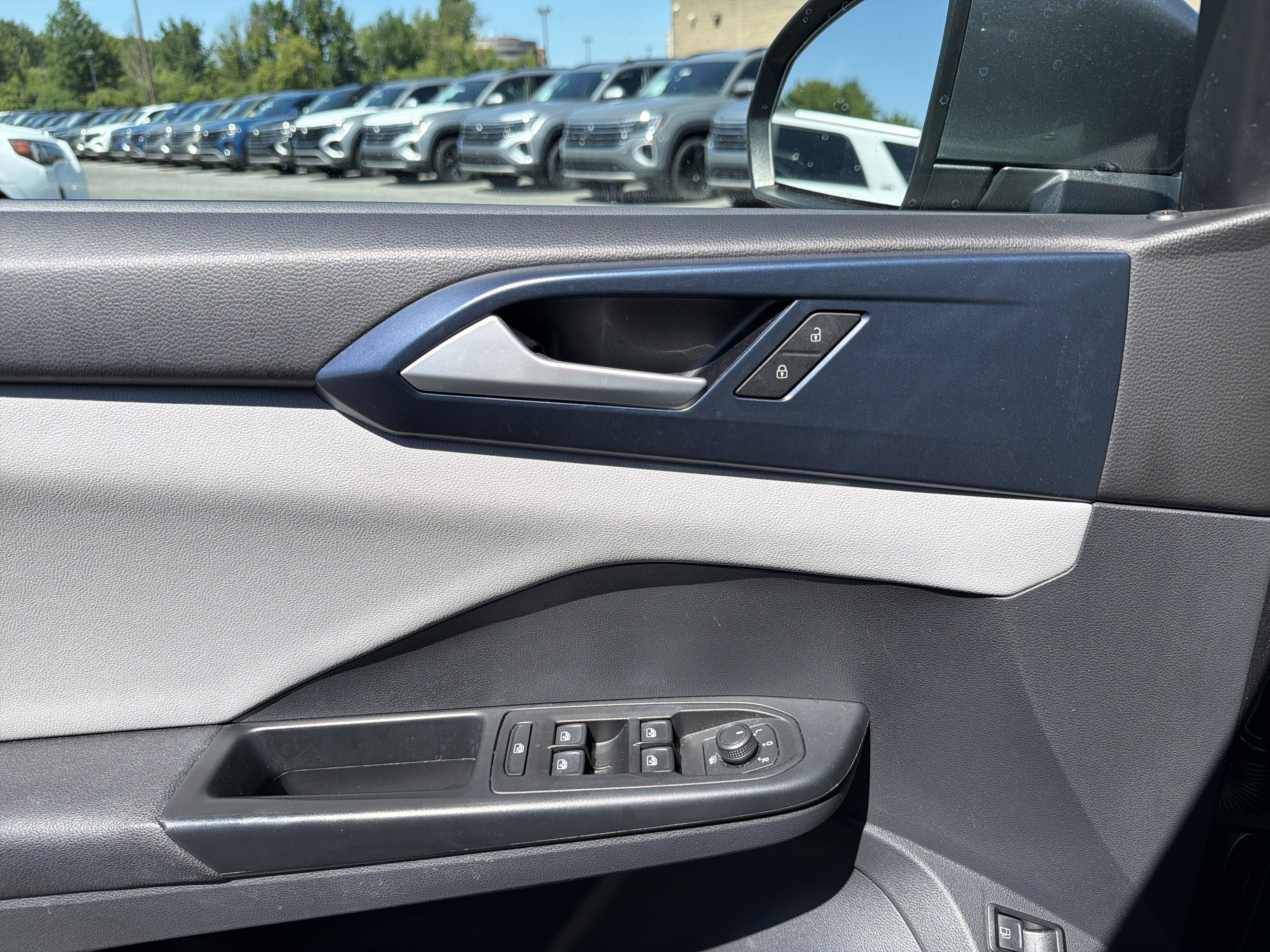 2023 Volkswagen Taos SE 4MOTION