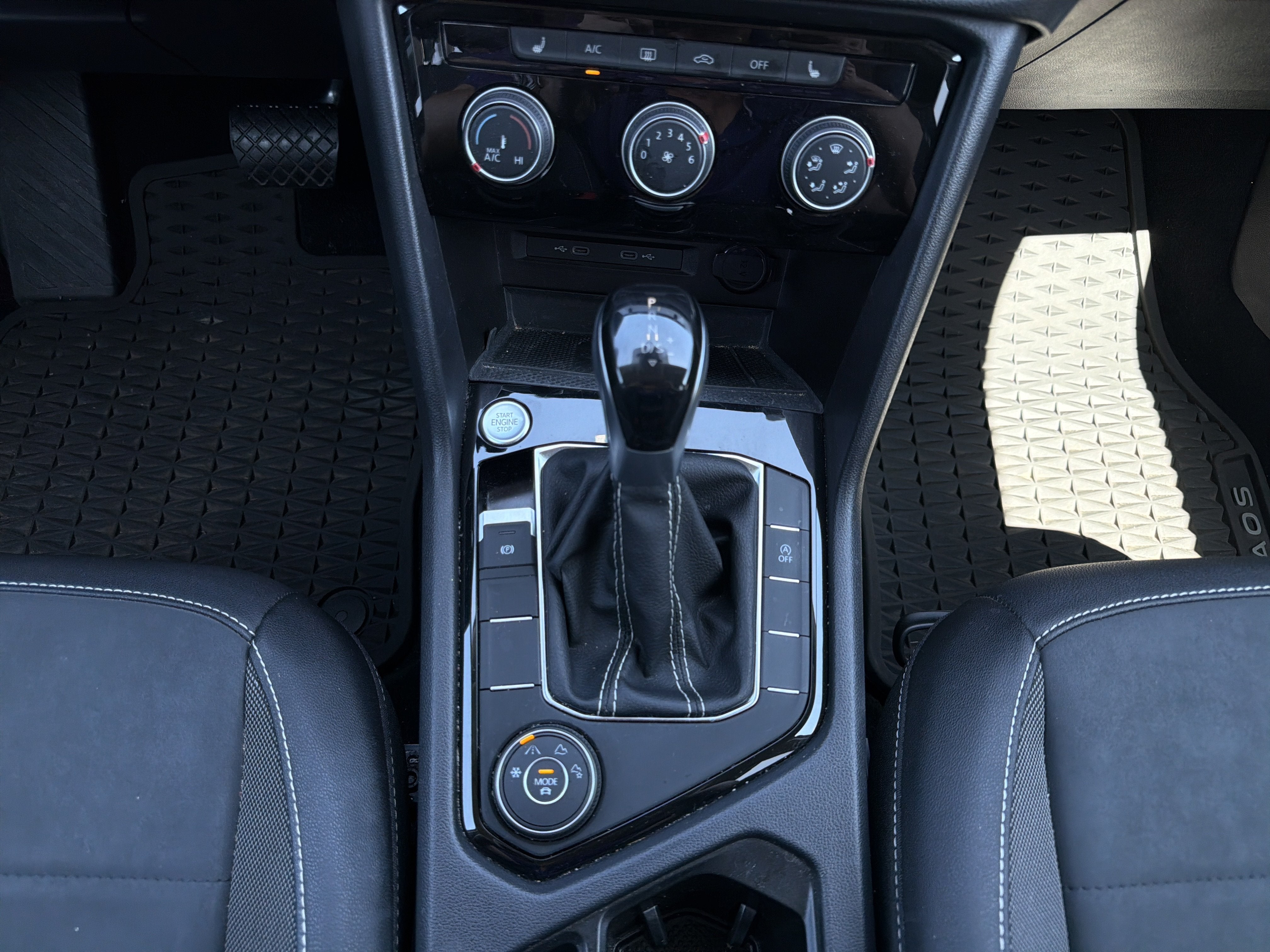2023 Volkswagen Taos SE 4MOTION