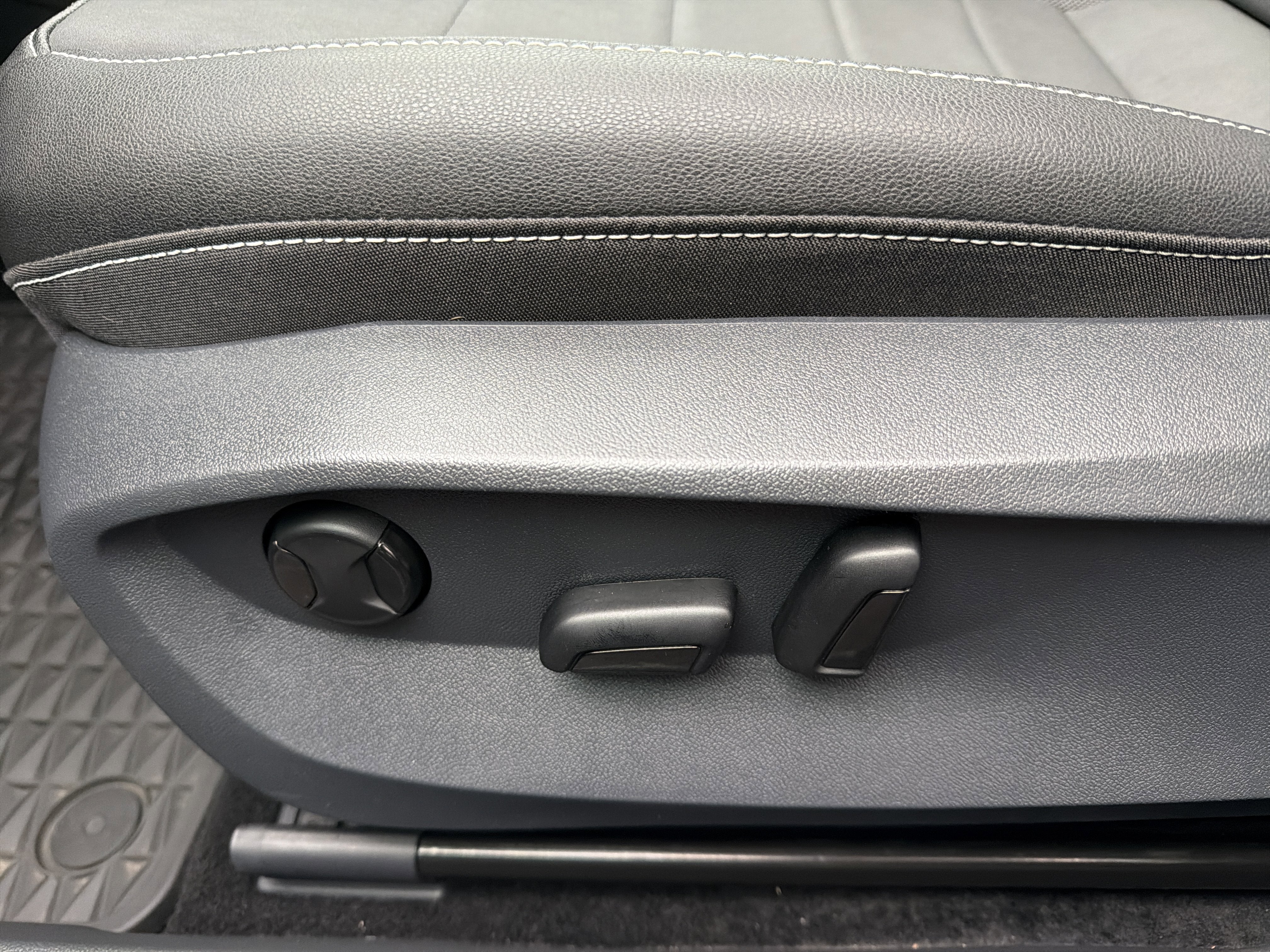 2024 Volkswagen Taos SE 4MOTION