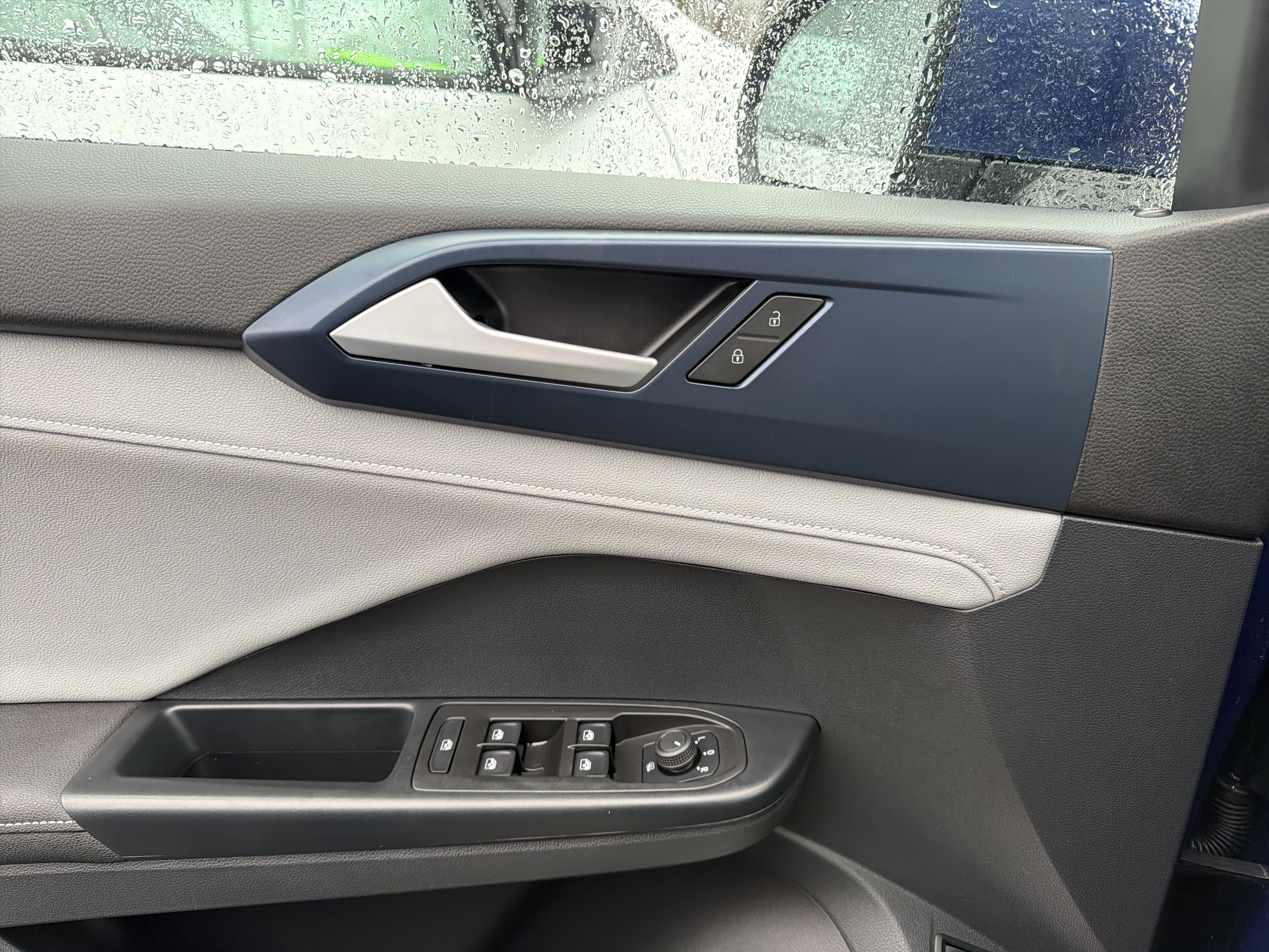 2024 Volkswagen Taos SE 4MOTION