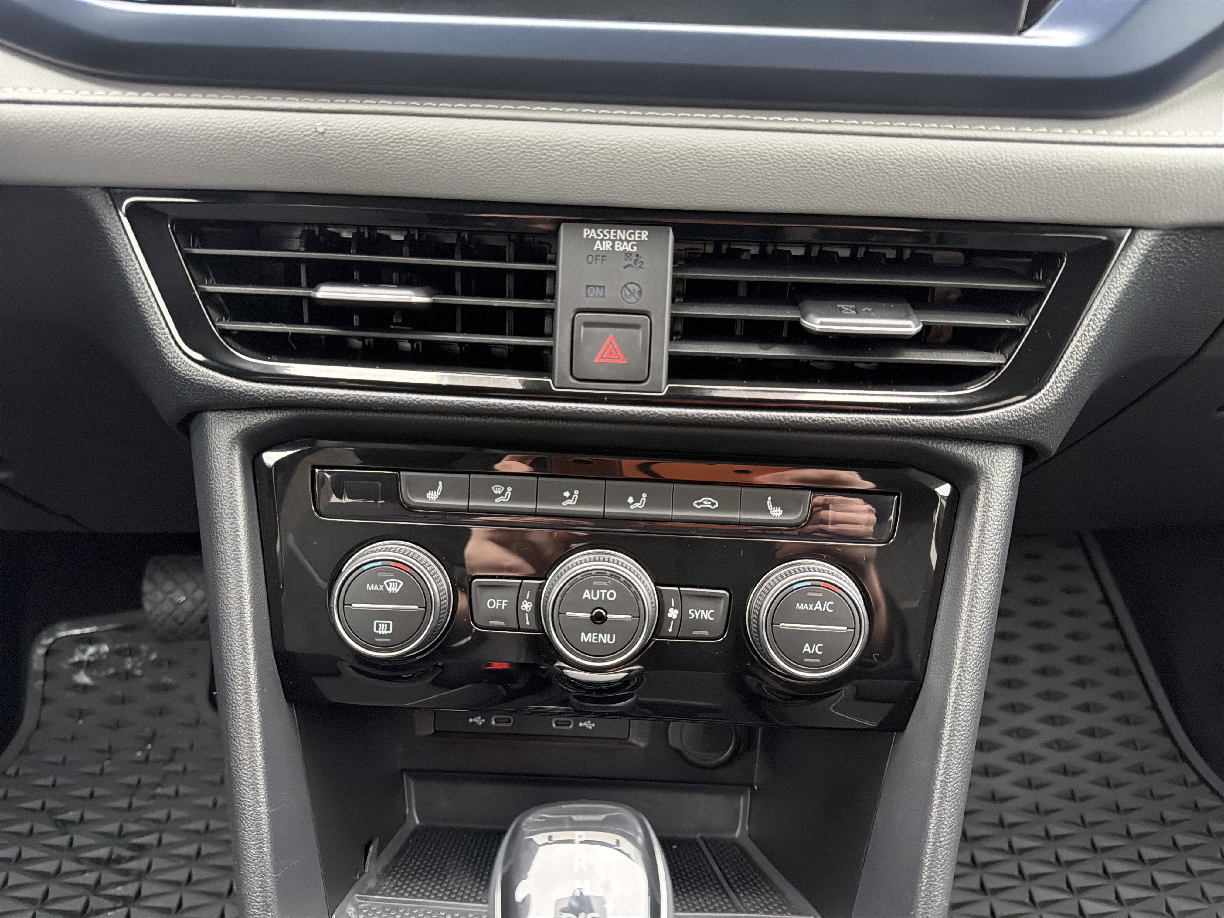 2024 Volkswagen Taos SE 4MOTION