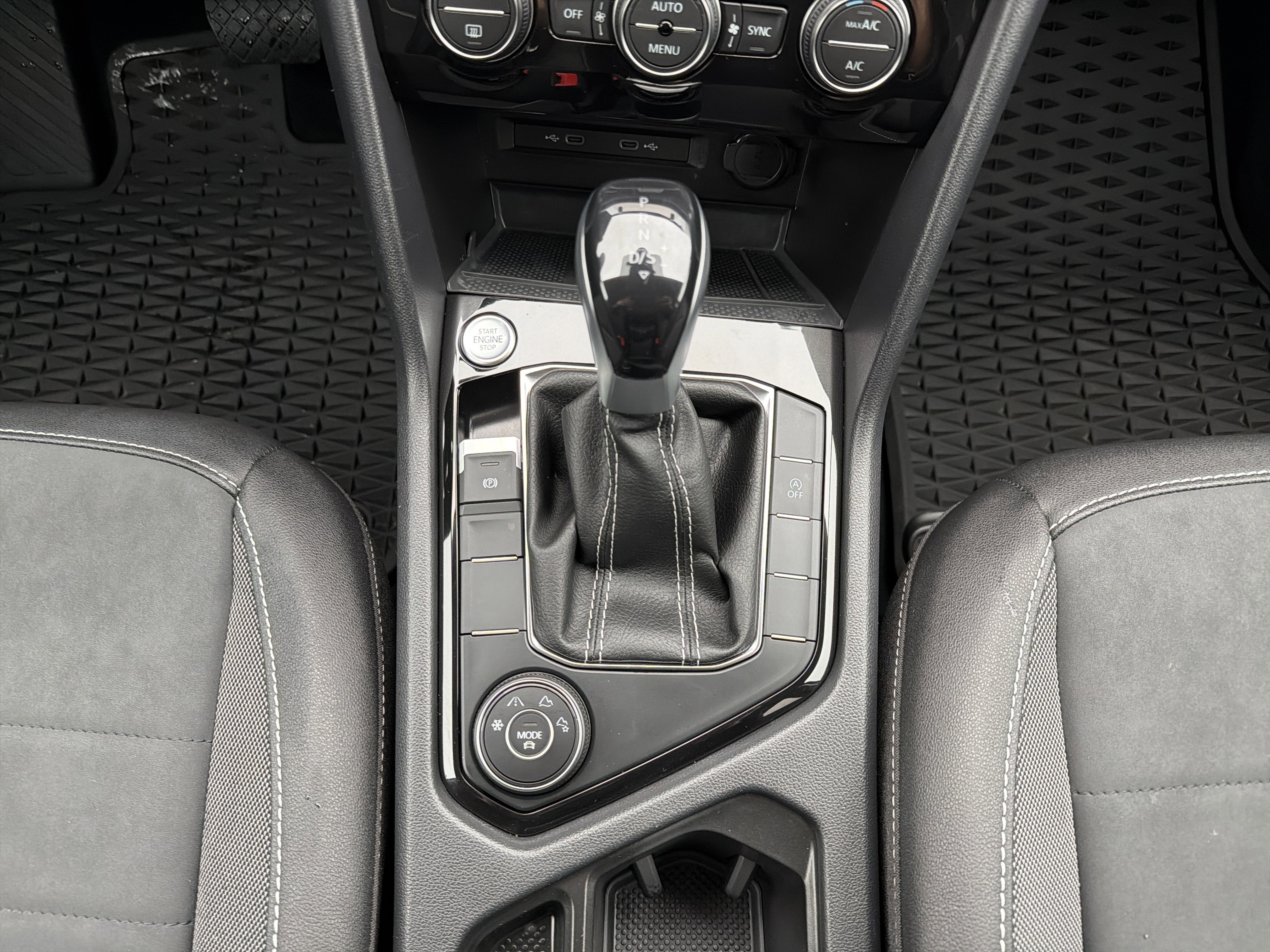 2024 Volkswagen Taos SE 4MOTION