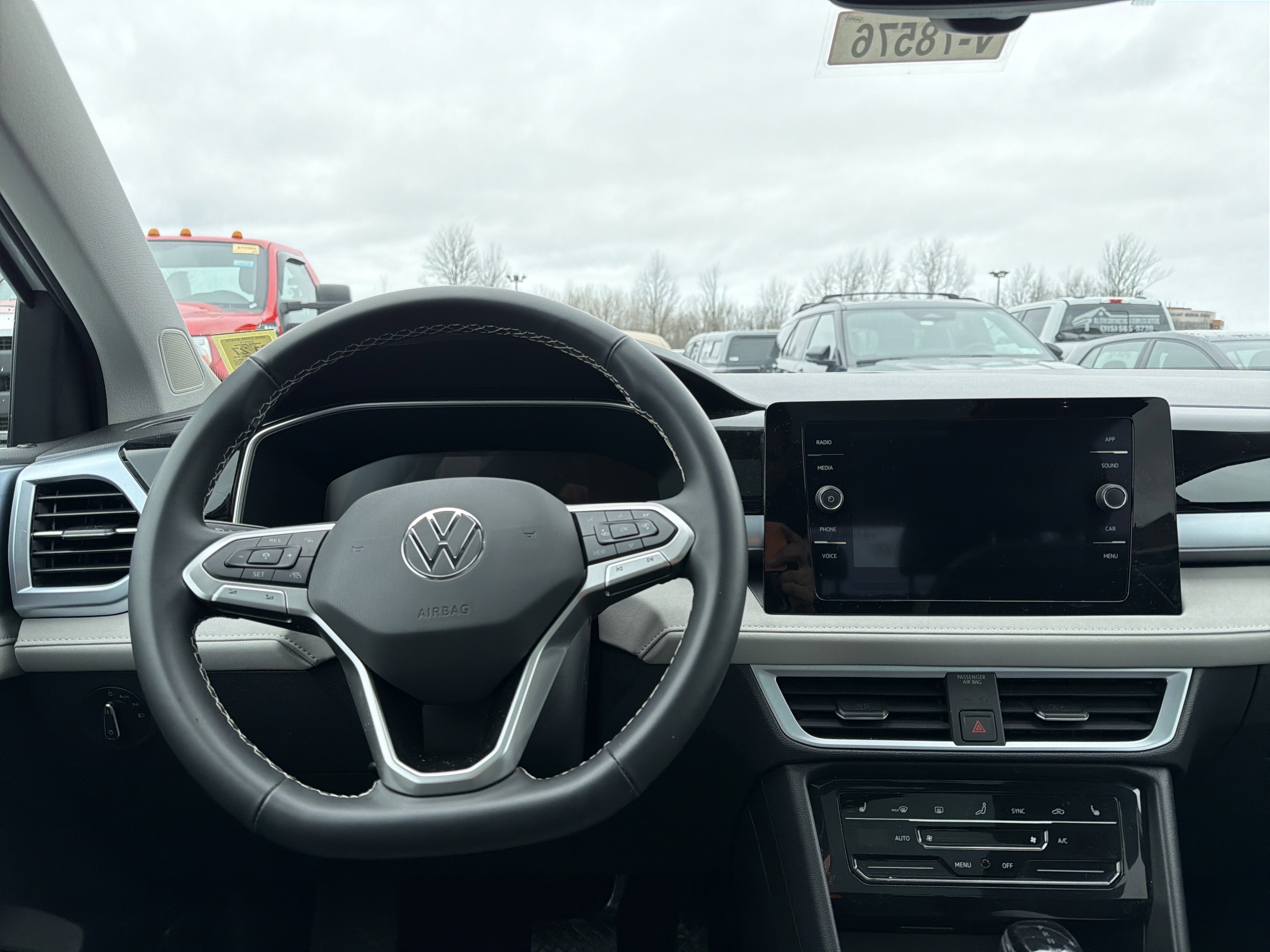 2025 Volkswagen Taos SE 4MOTION