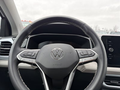 2025 Volkswagen Taos SE 4MOTION